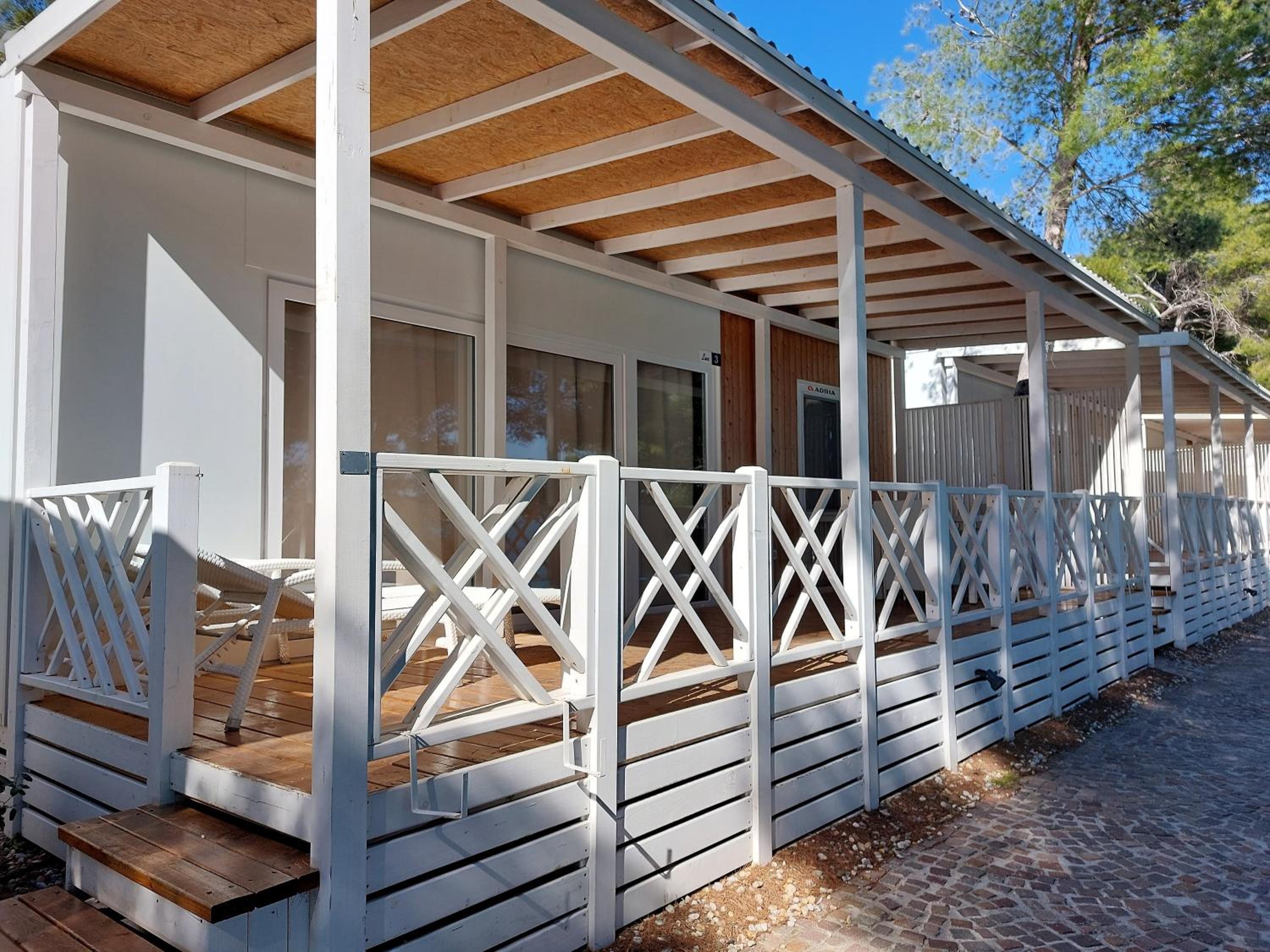 Luxury Two-Bedroom Mobile Home with Terrace and Sea View photo 3
