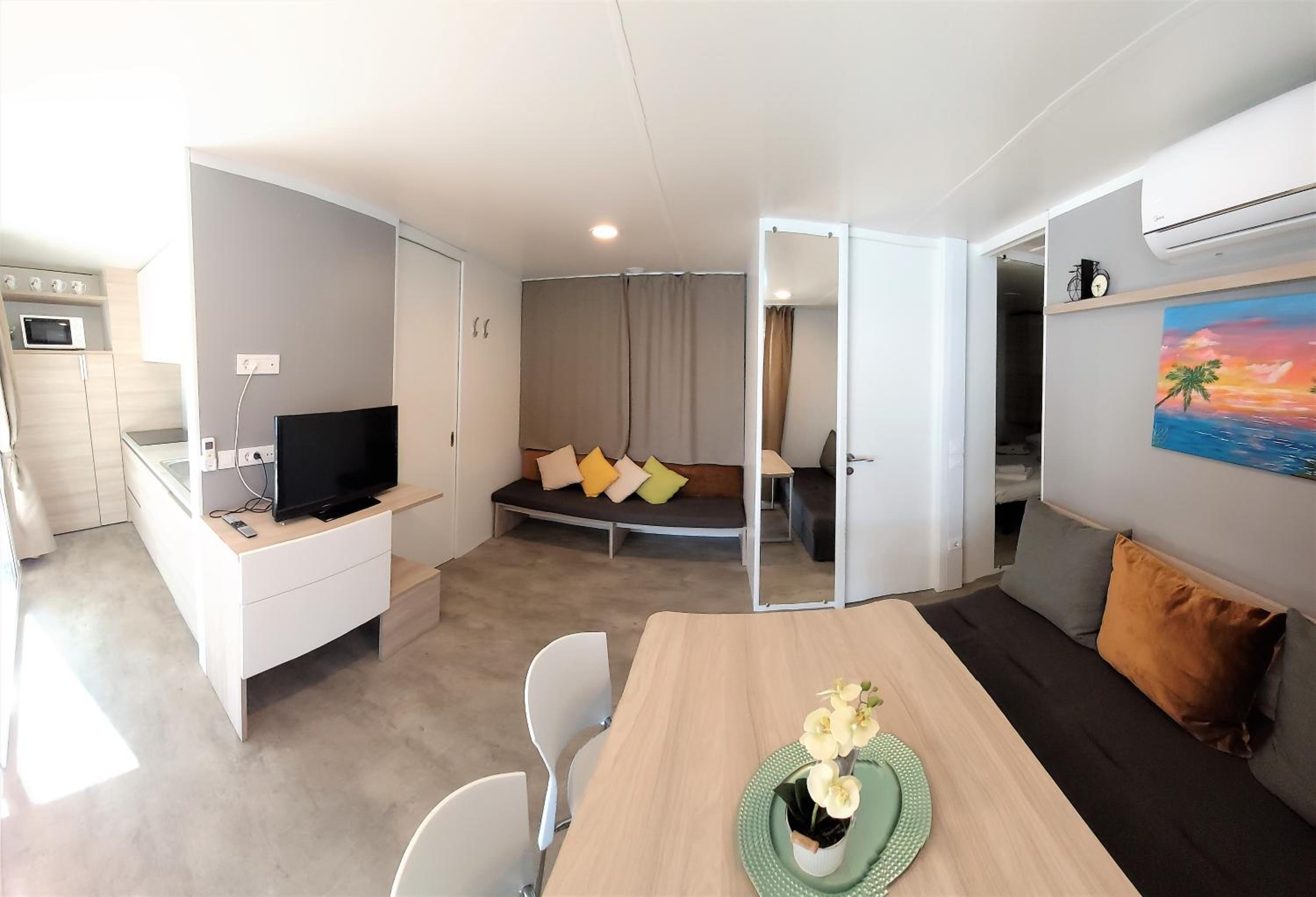 Luxury Two-Bedroom Mobile Home with Terrace and Sea View
