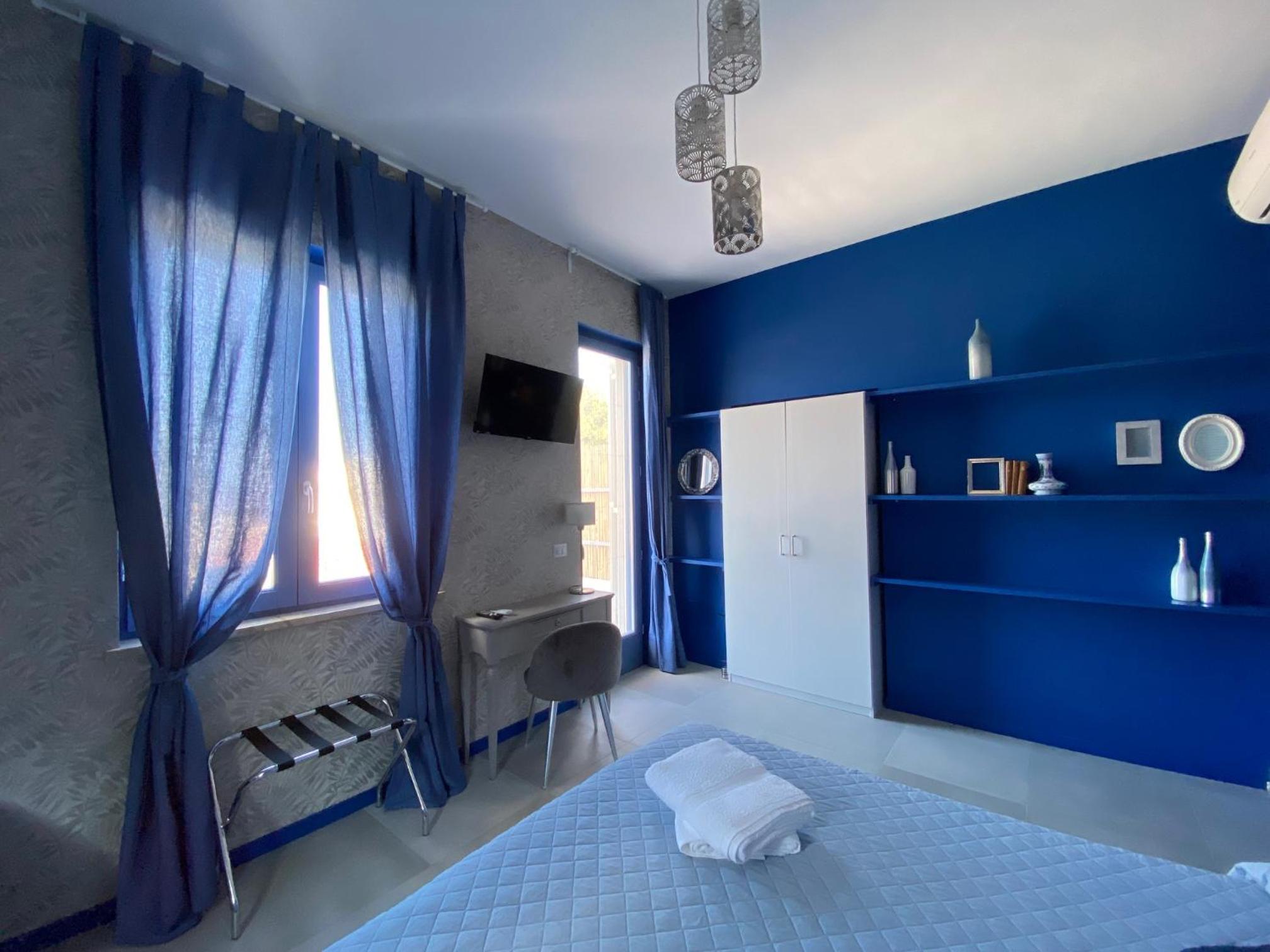 Deluxe Double Room with Balcony and Sea View photo 3