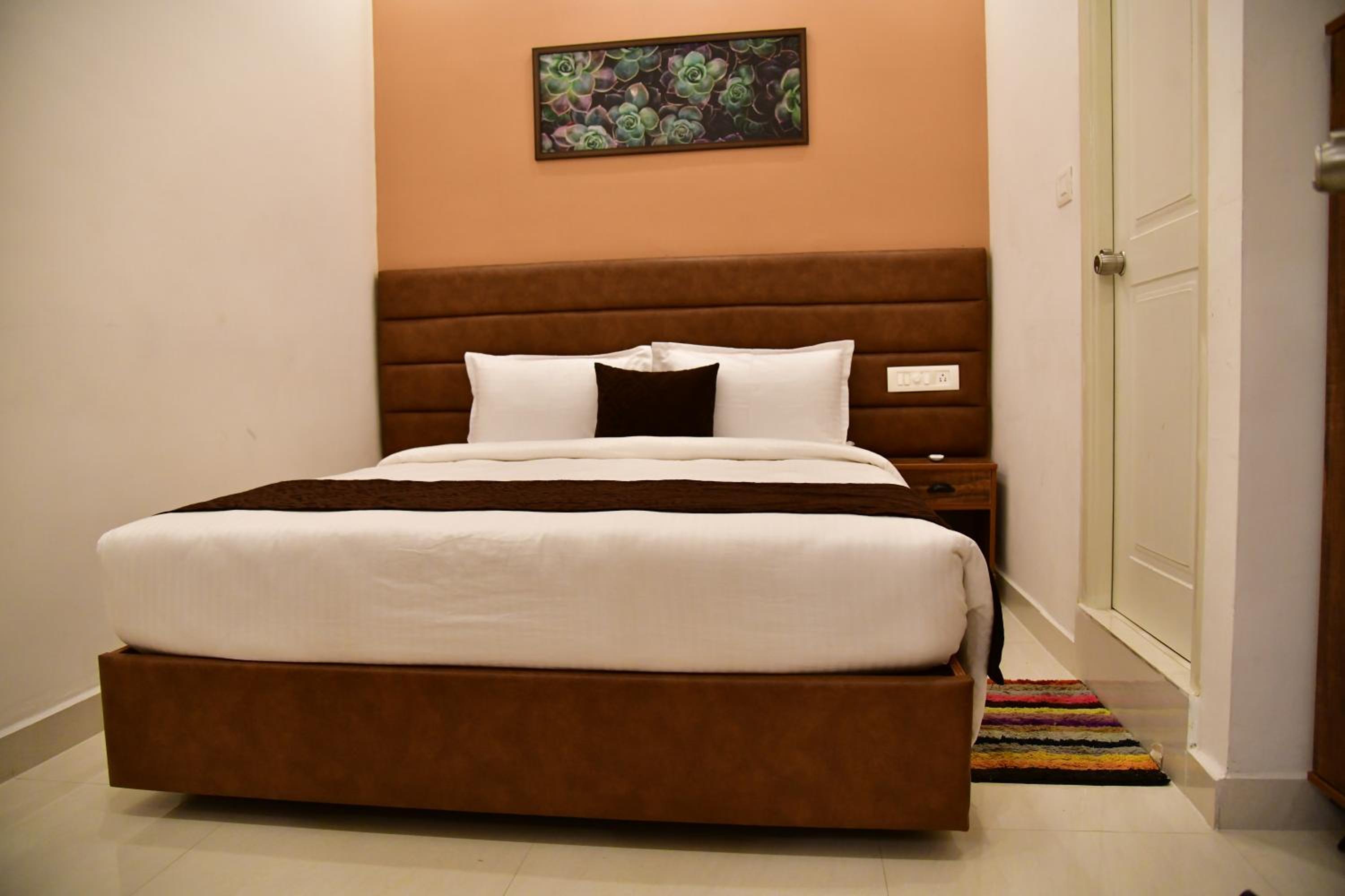 One-Bedroom Apartment - Photo 1