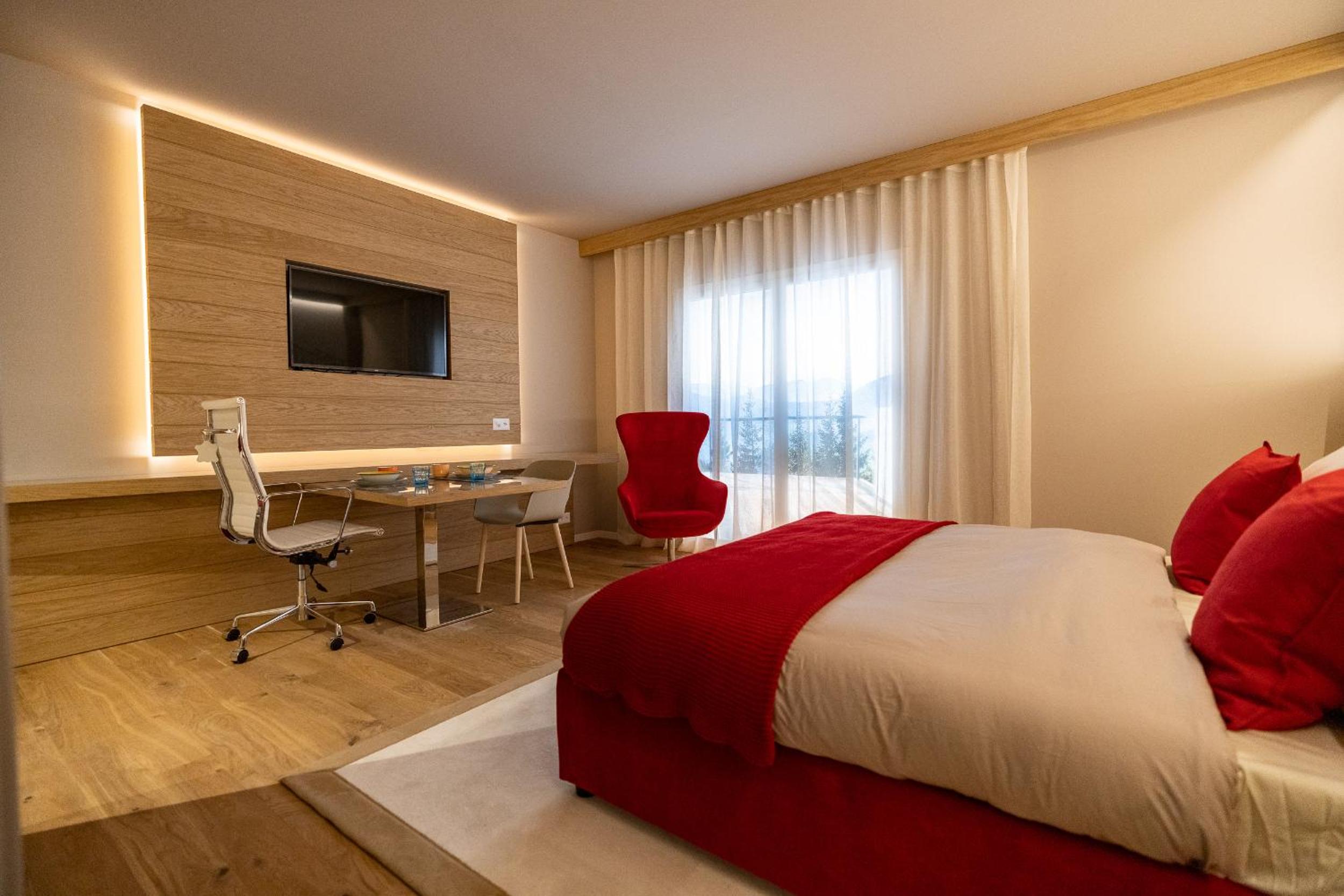 Deluxe Courtyard Junior Suite with Kitchenette	 - Photo 9