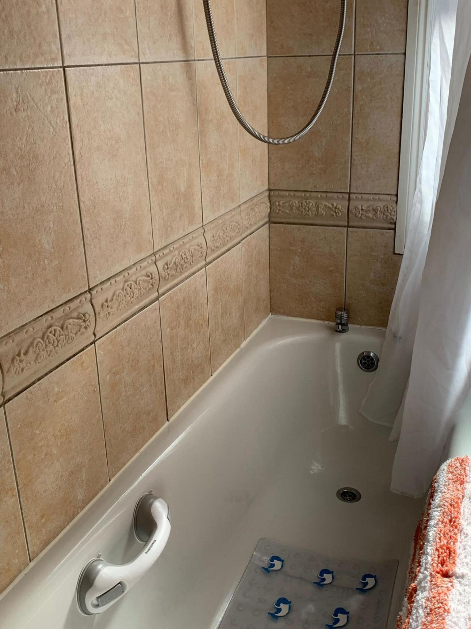 Single Room with Shared Bathroom photo 3