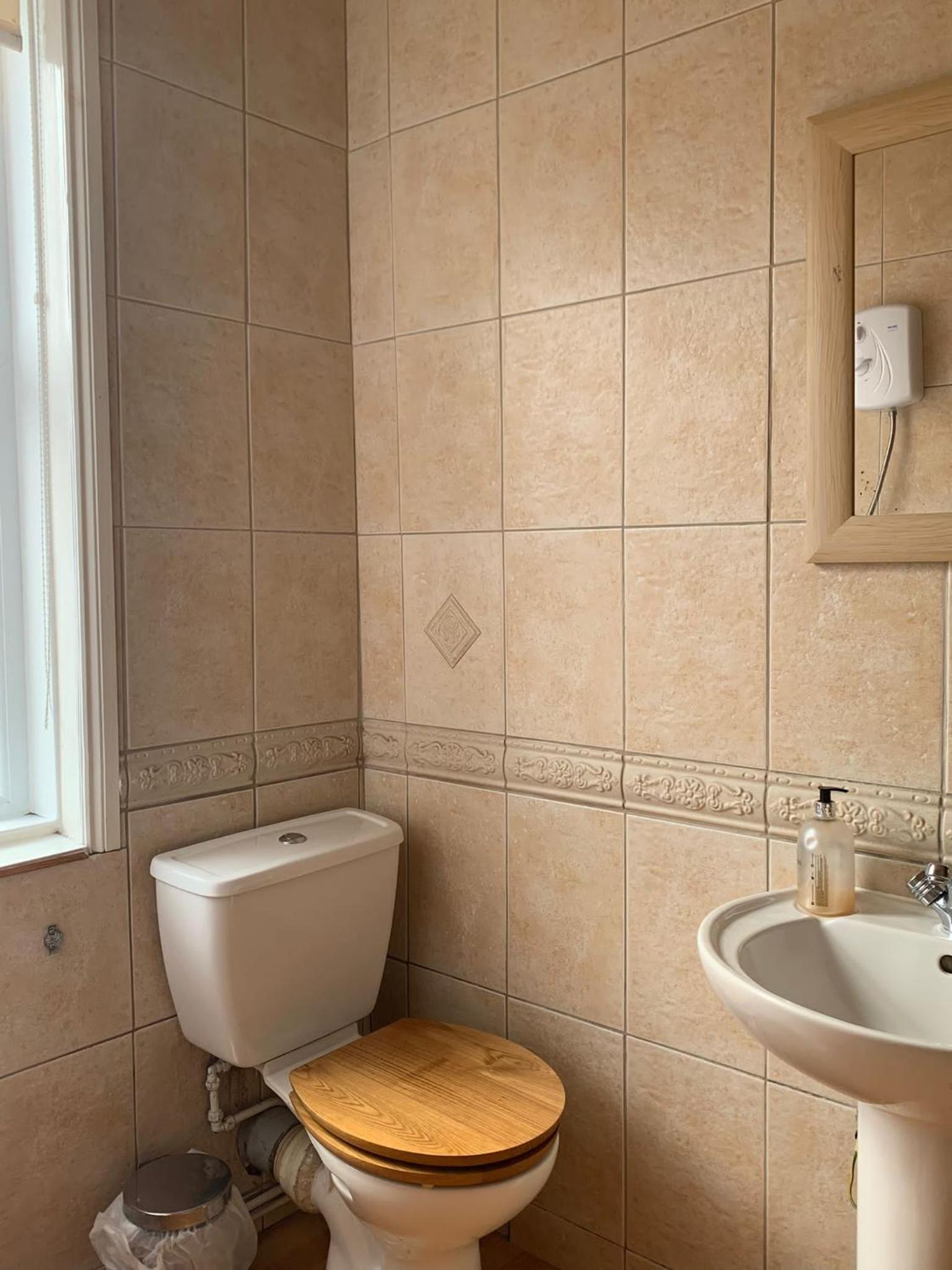 Single Room with Shared Bathroom photo 2