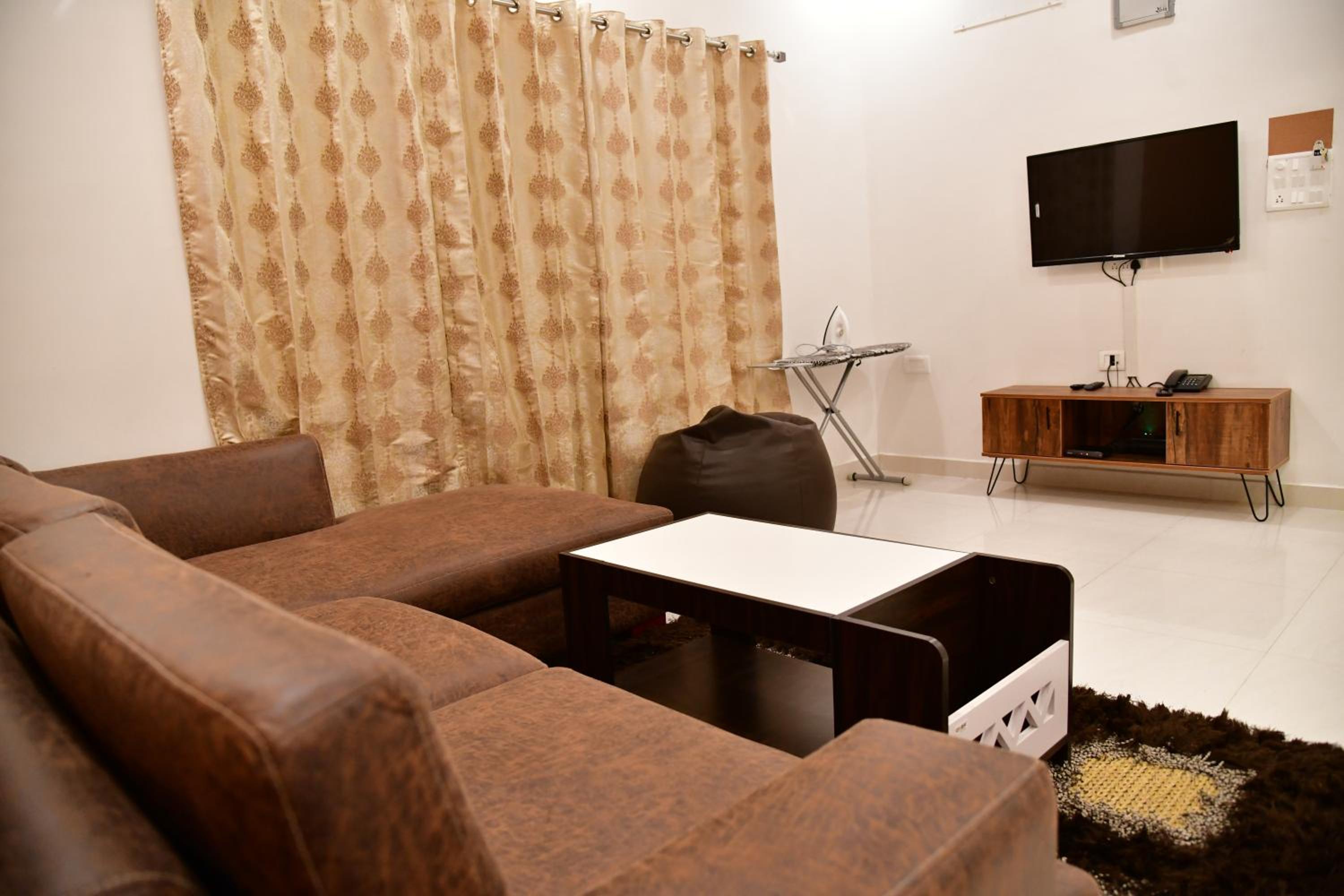 Apartment with Balcony - Photo 33