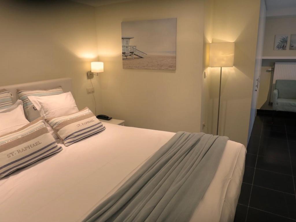 Two Connecting Double Rooms with Two Bathrooms with Terrace