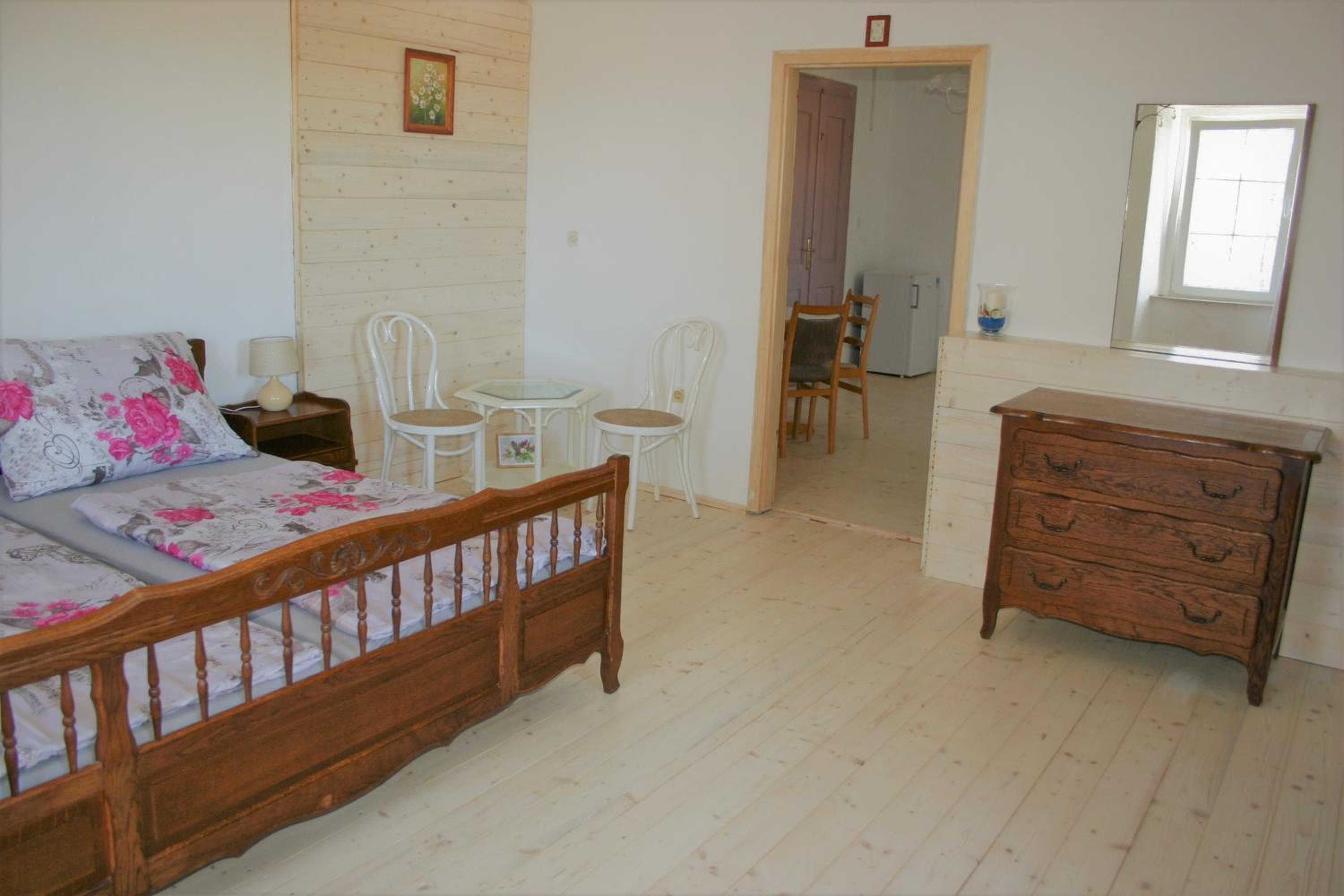 One-Bedroom Apartment photo 2