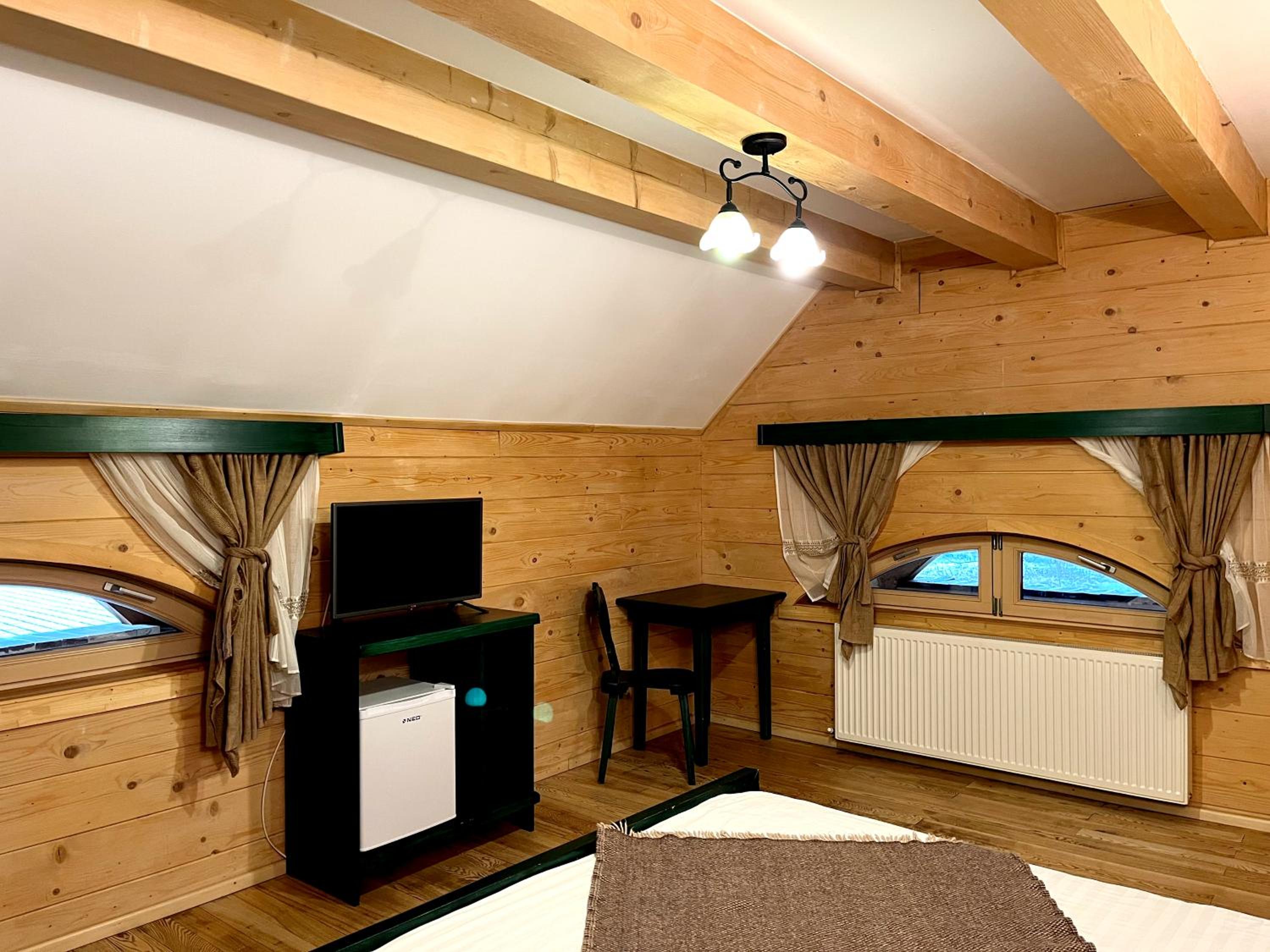 Queen Room photo 2