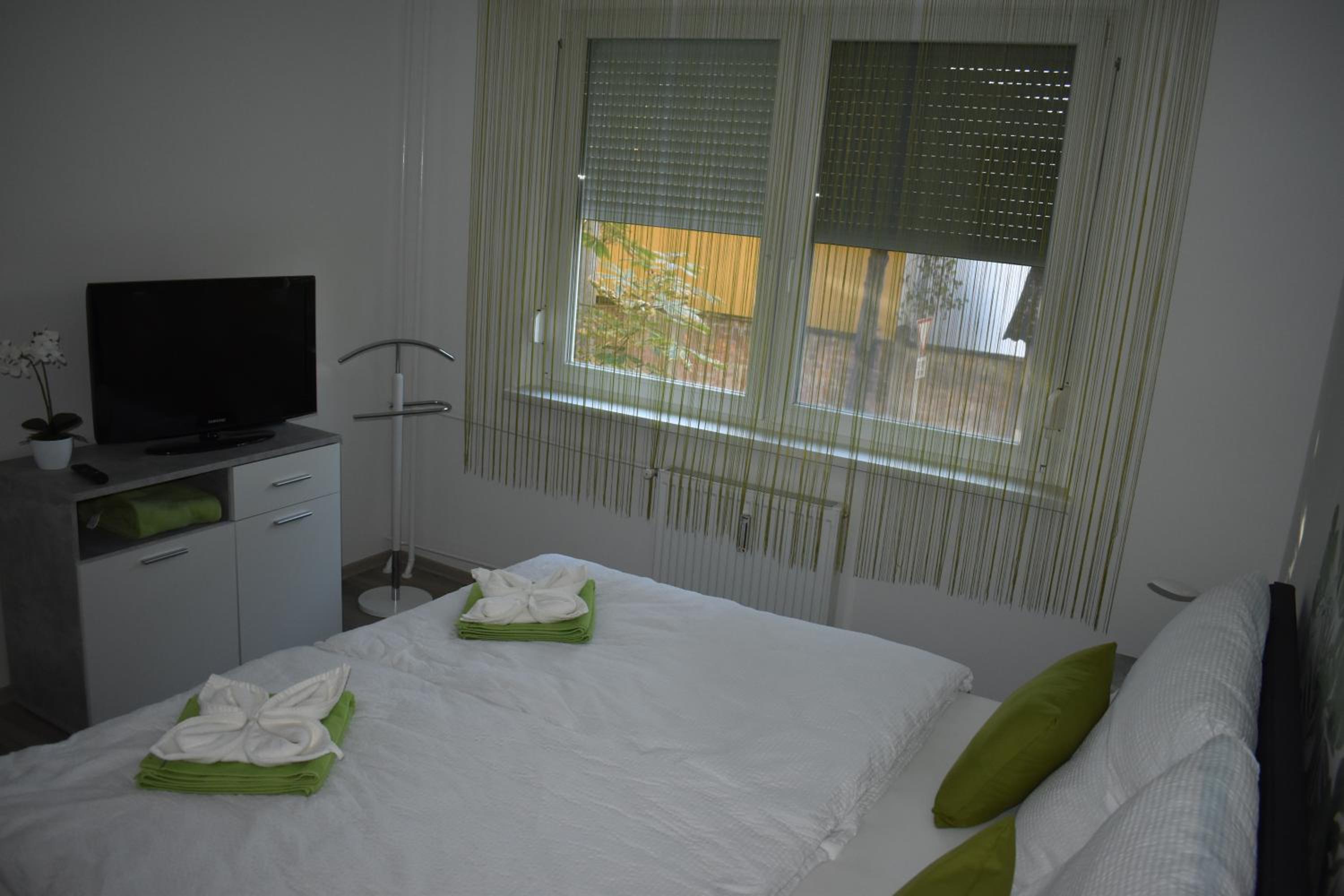One-Bedroom Apartment - Photo 4