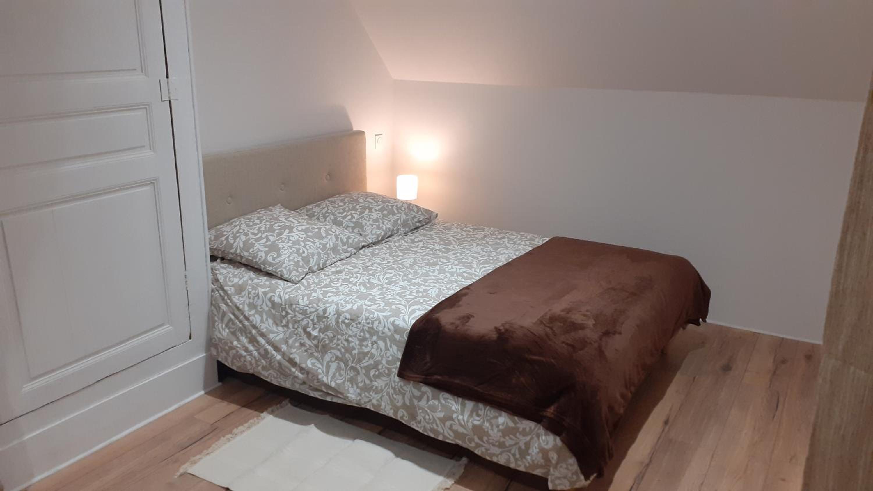 One-Bedroom Apartment photo 1