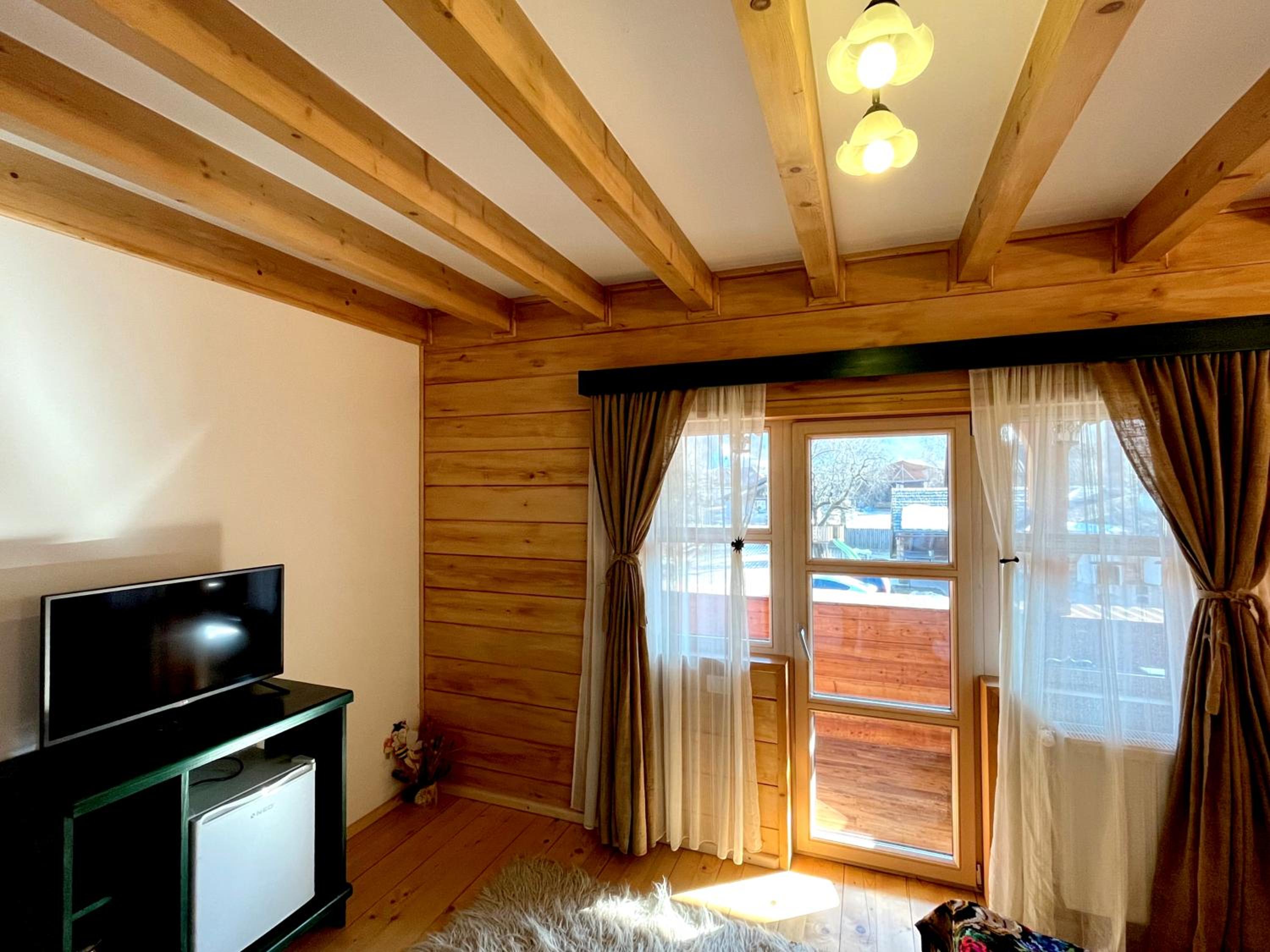 Double Room with Balcony - Photo 3