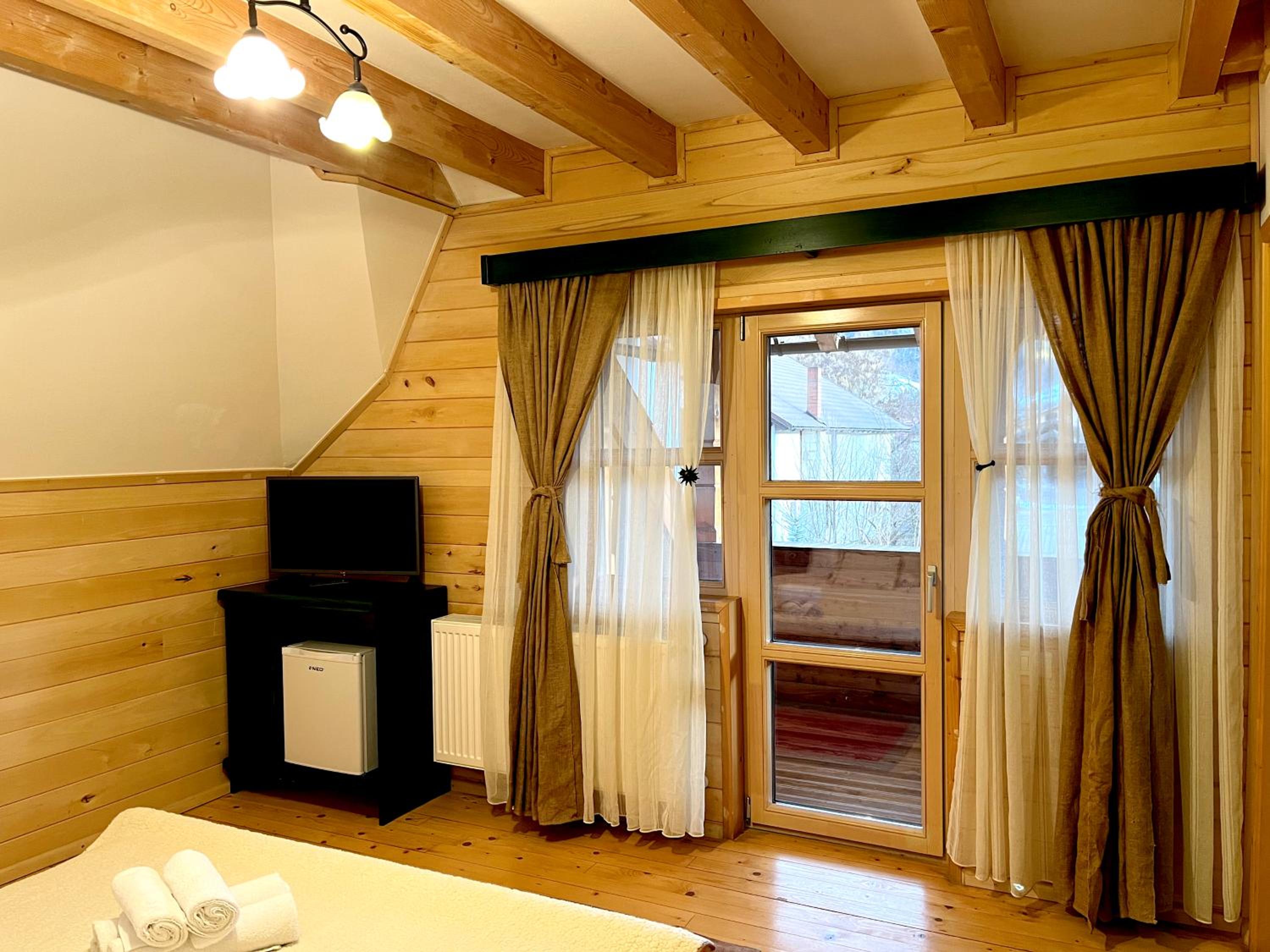 Queen Room with Balcony - Photo 1