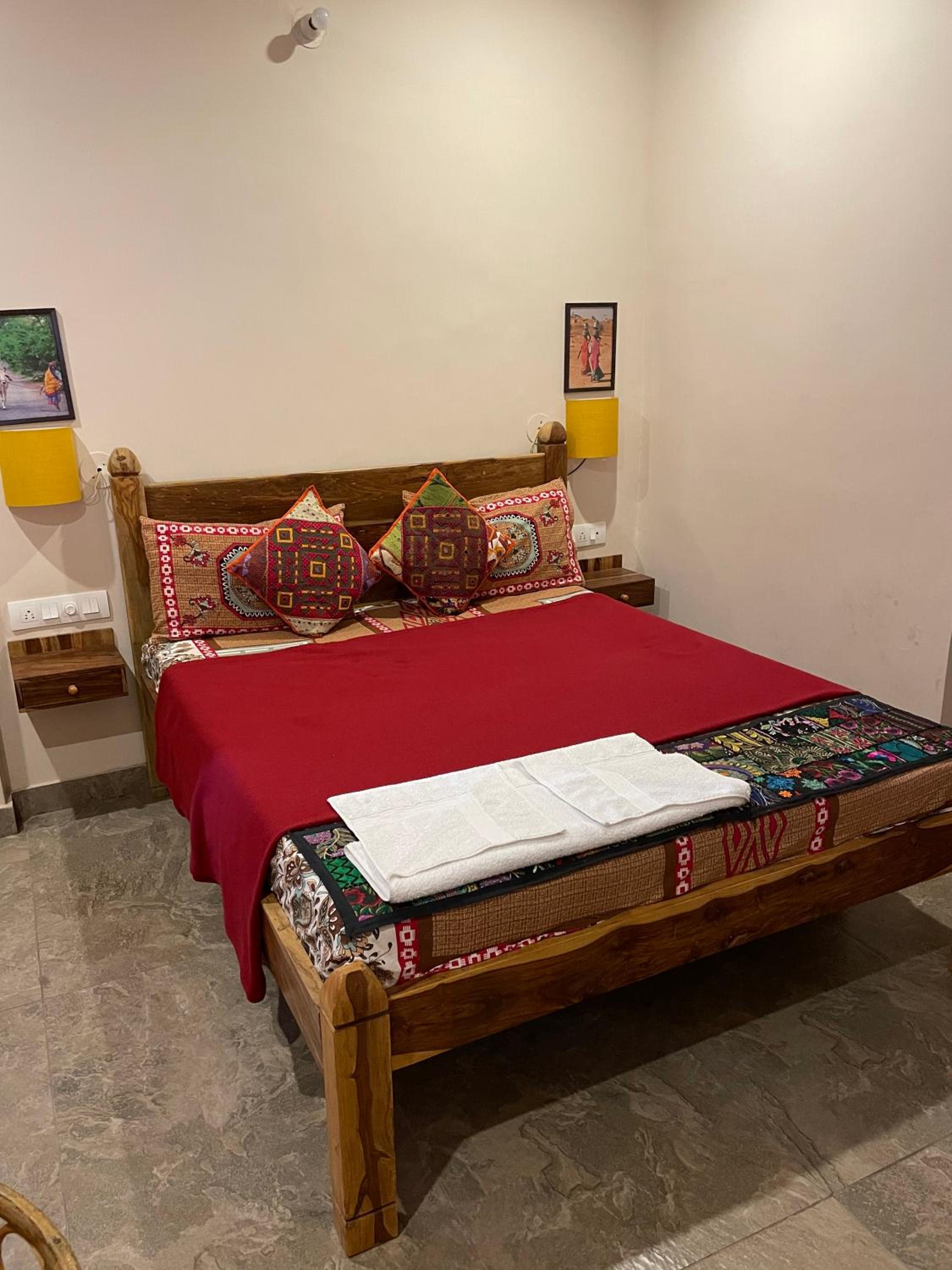 Deluxe King Room - Photo 7