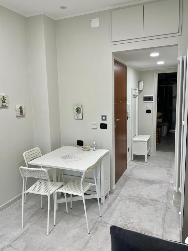 One-Bedroom Apartment - Courtyard View