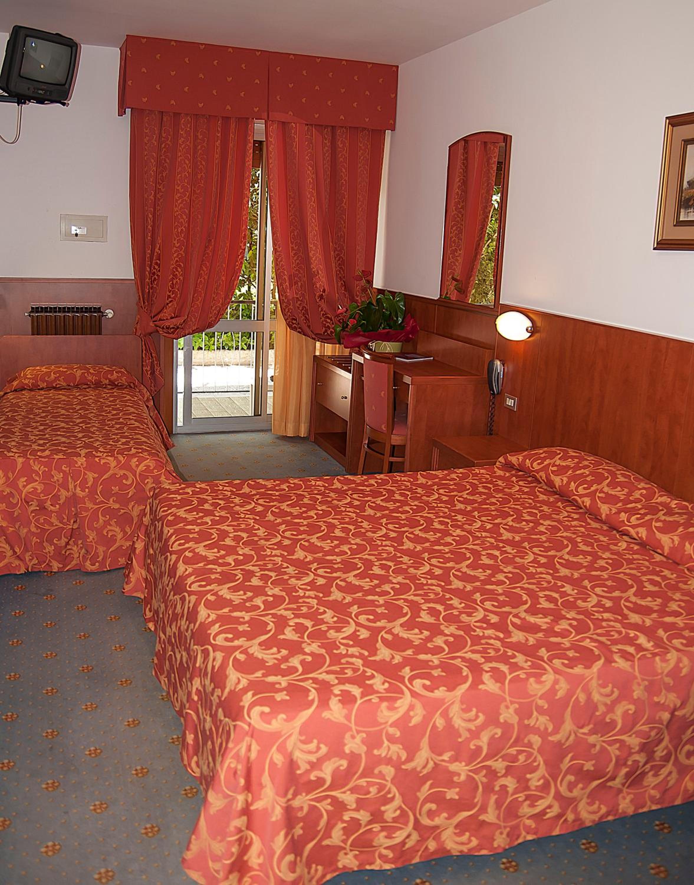 Family Triple Room - Photo 5