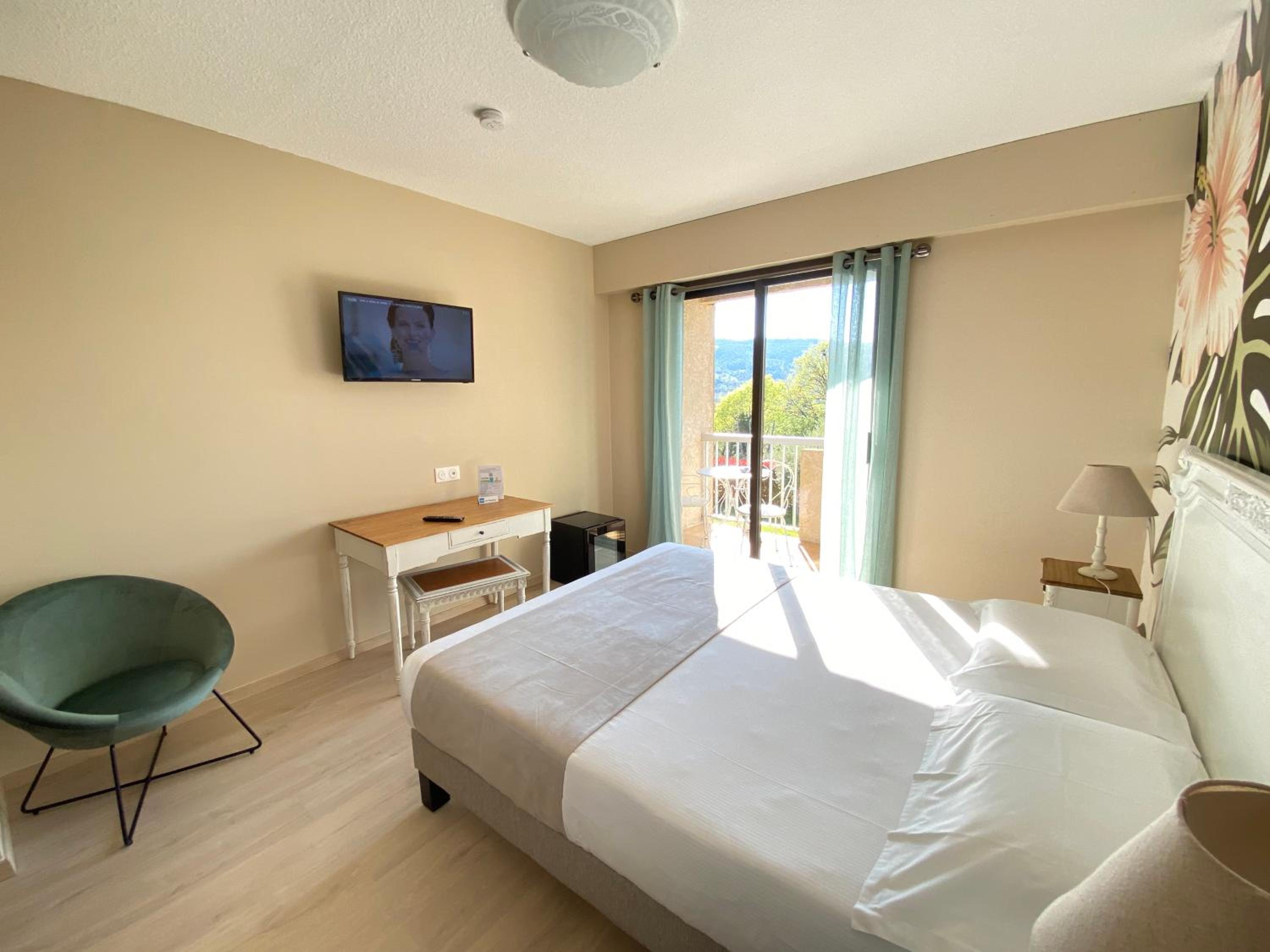 Superior Double Room with Balcony and Valley view photo 3