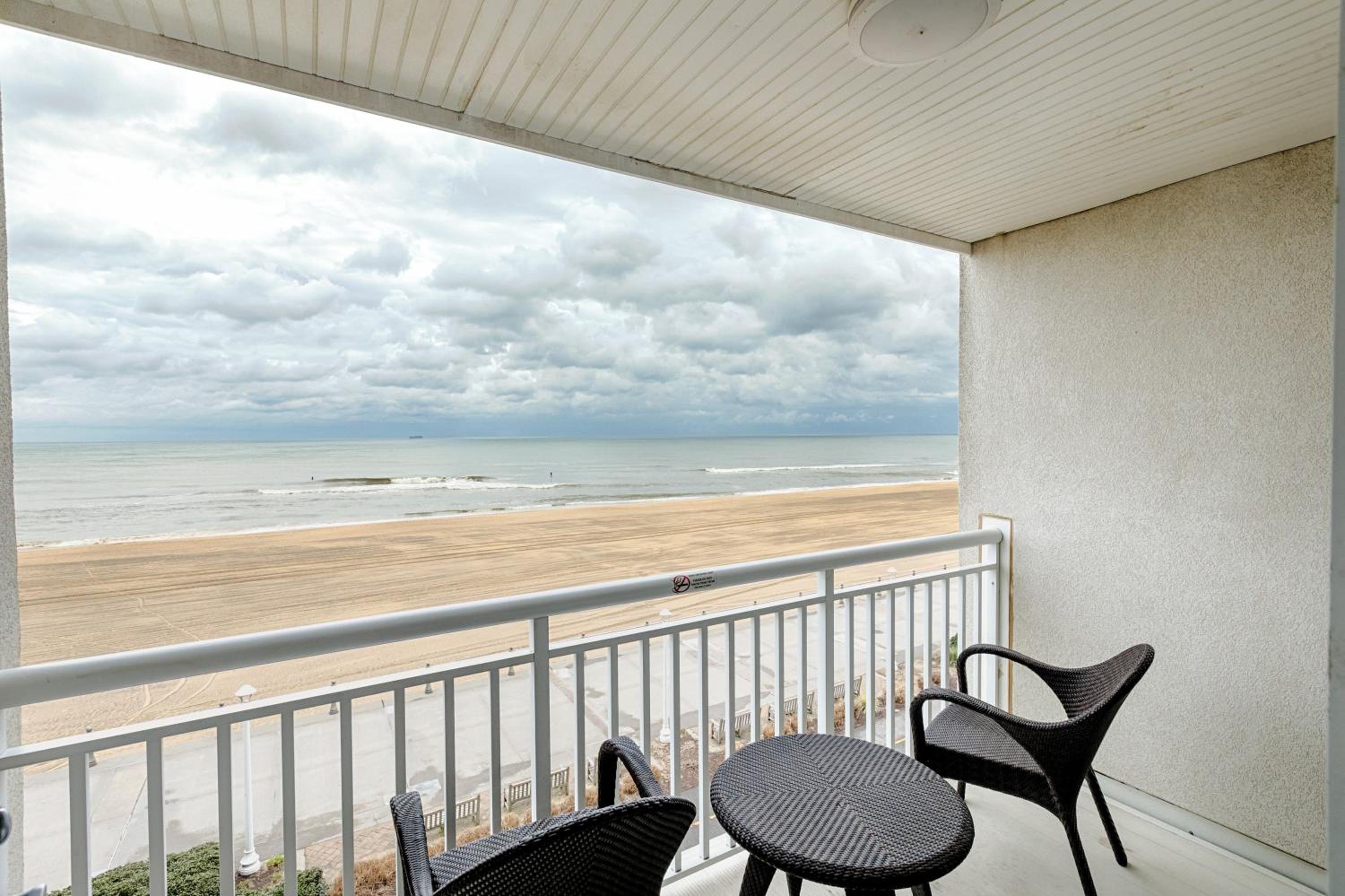 Superior Suite with Sea View - Photo 2