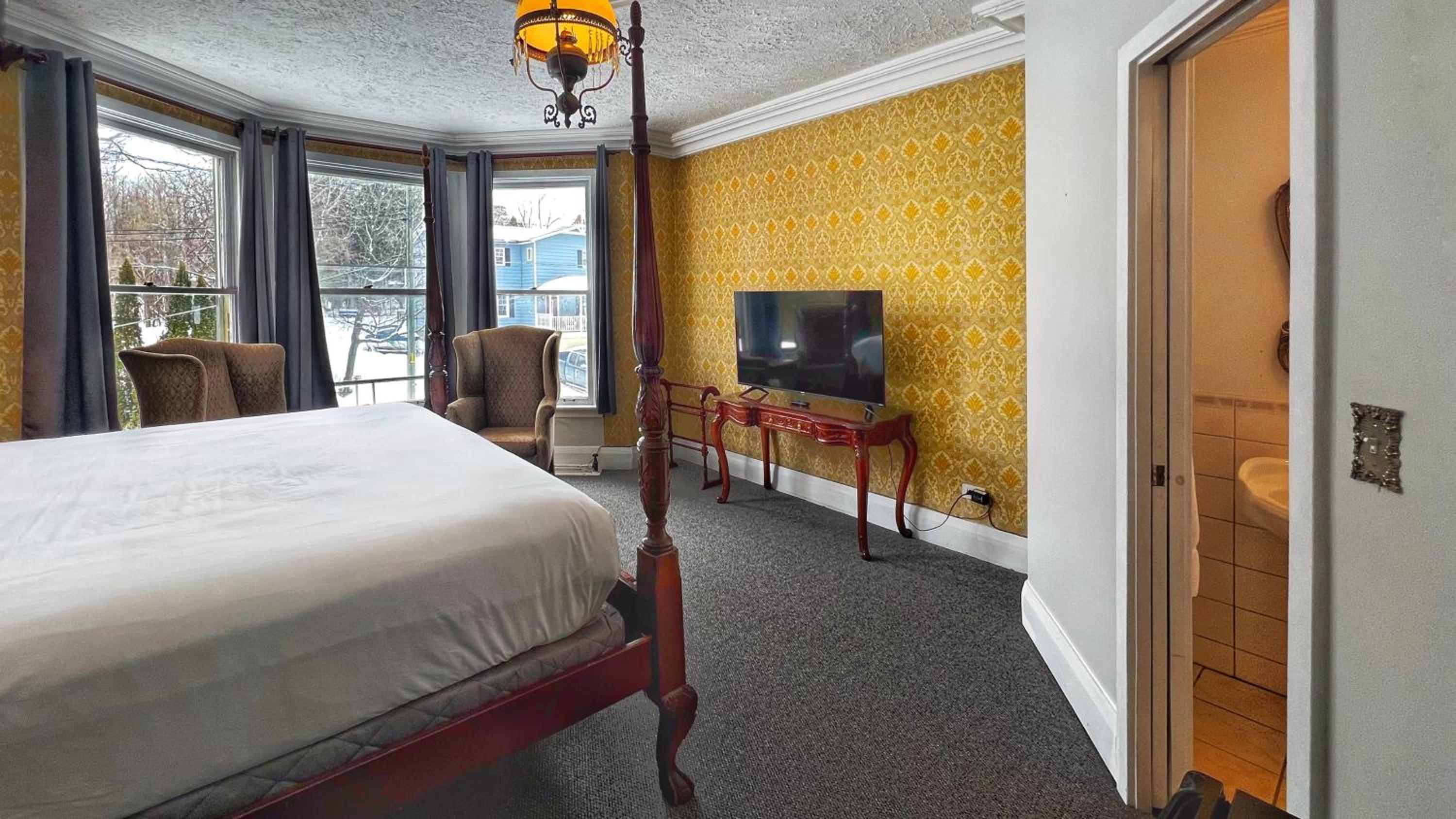 Standard King Room photo 2
