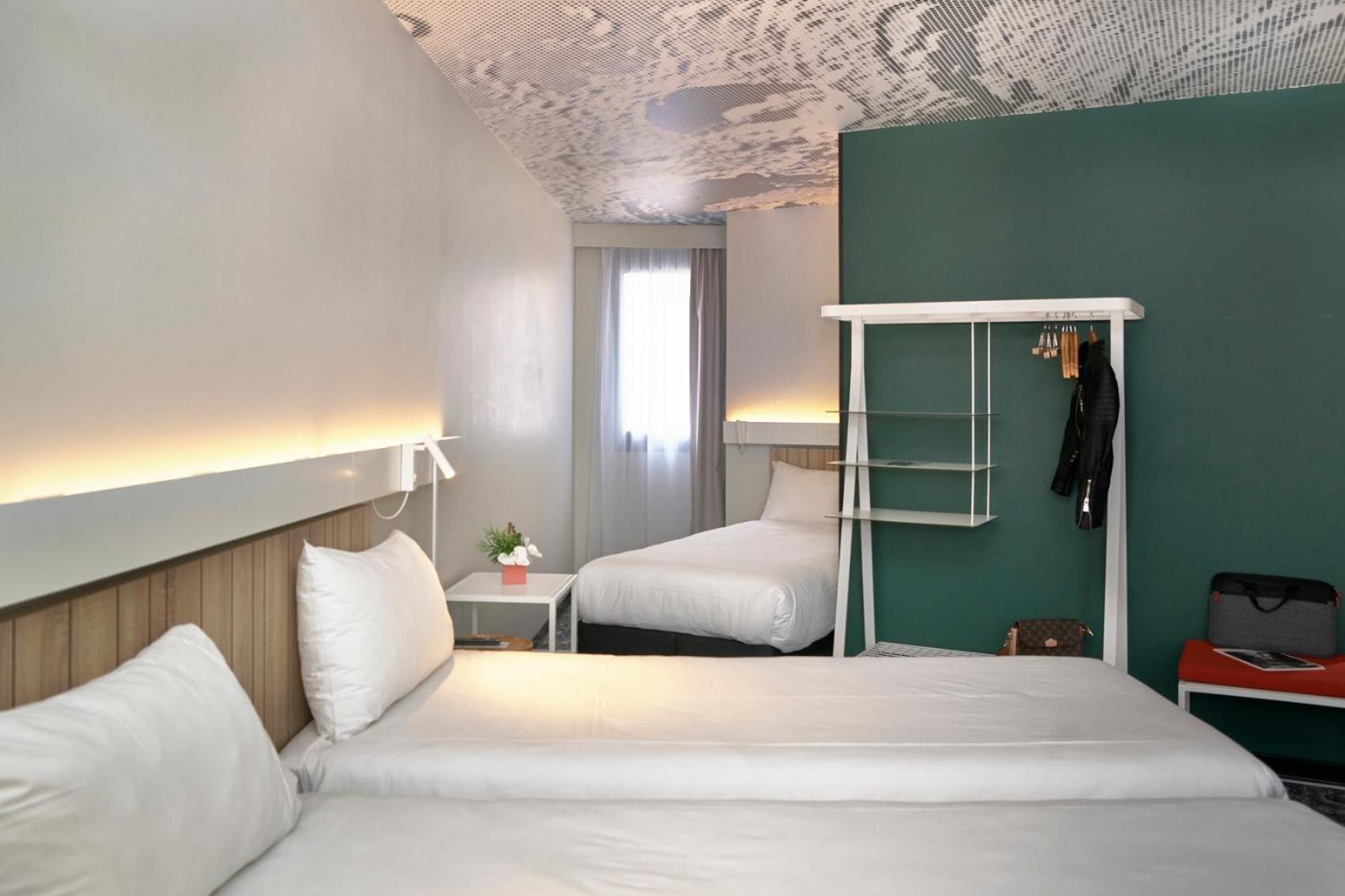 Standard Room with One Double Bed and One Single Bed - Photo 8