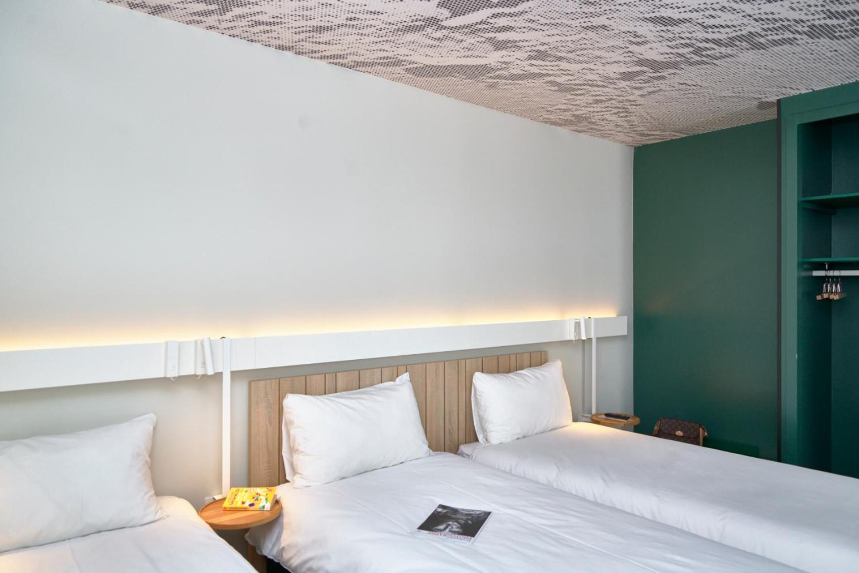Standard Room with One Double Bed and One Single Bed - Photo 7
