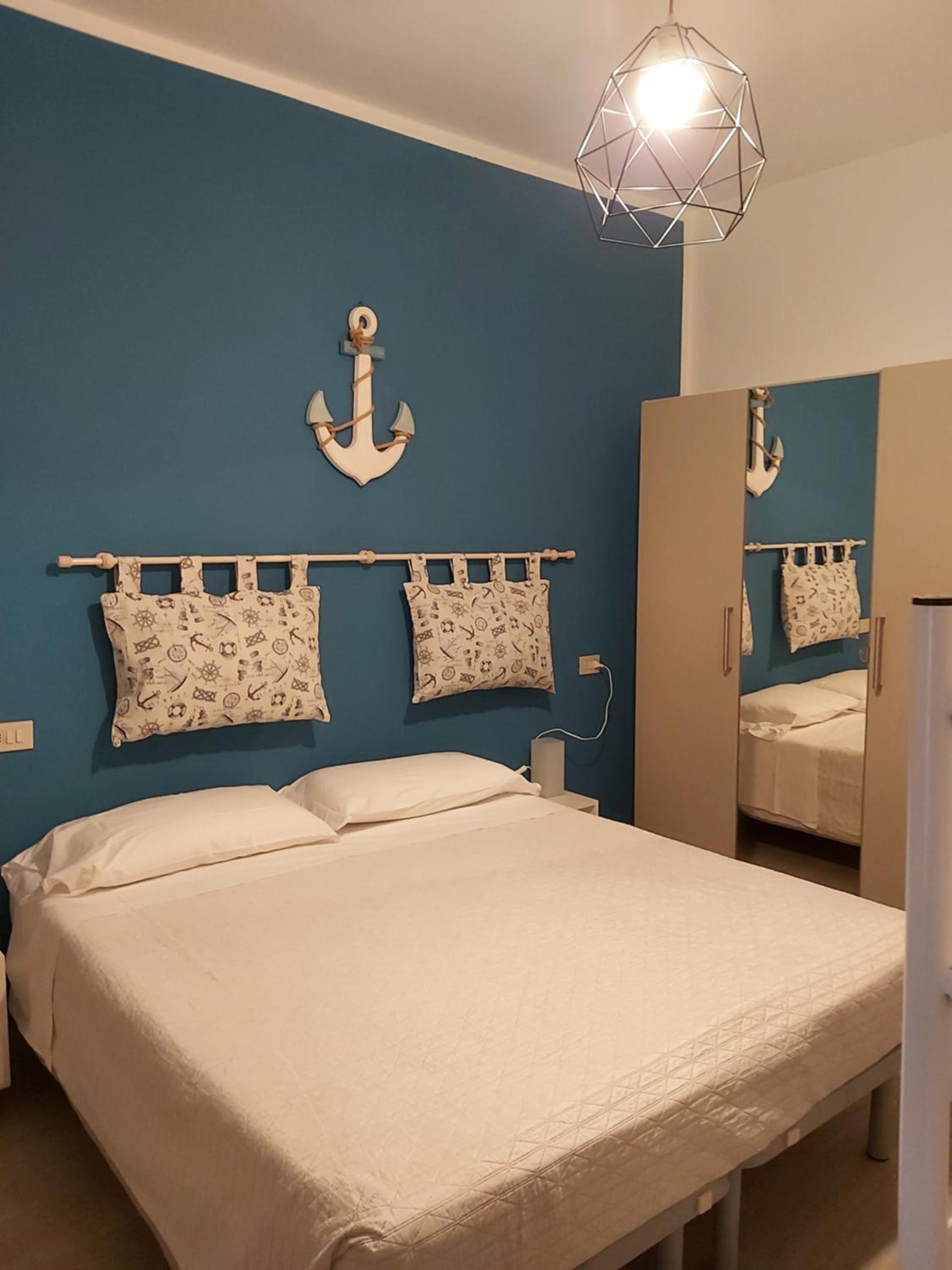 Small Double Room - Photo 1