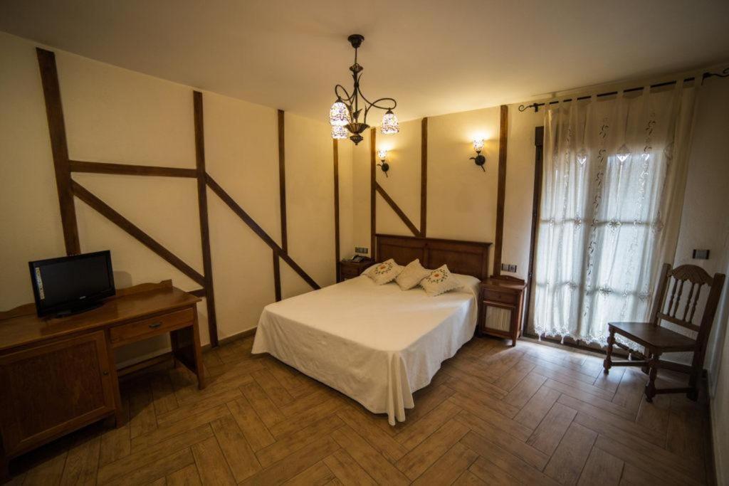 Double or Twin Room photo 2