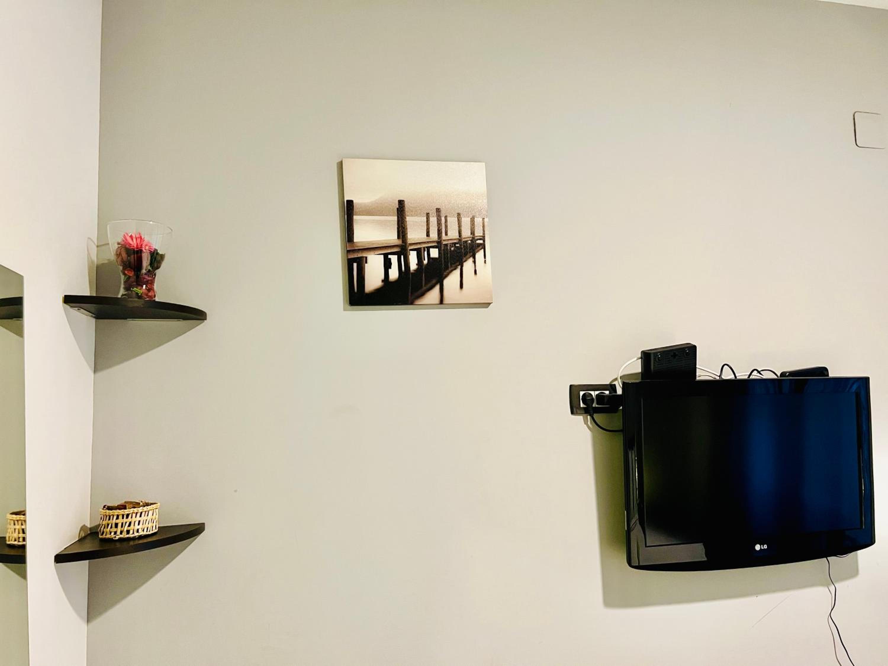 Deluxe King Room - Photo 6