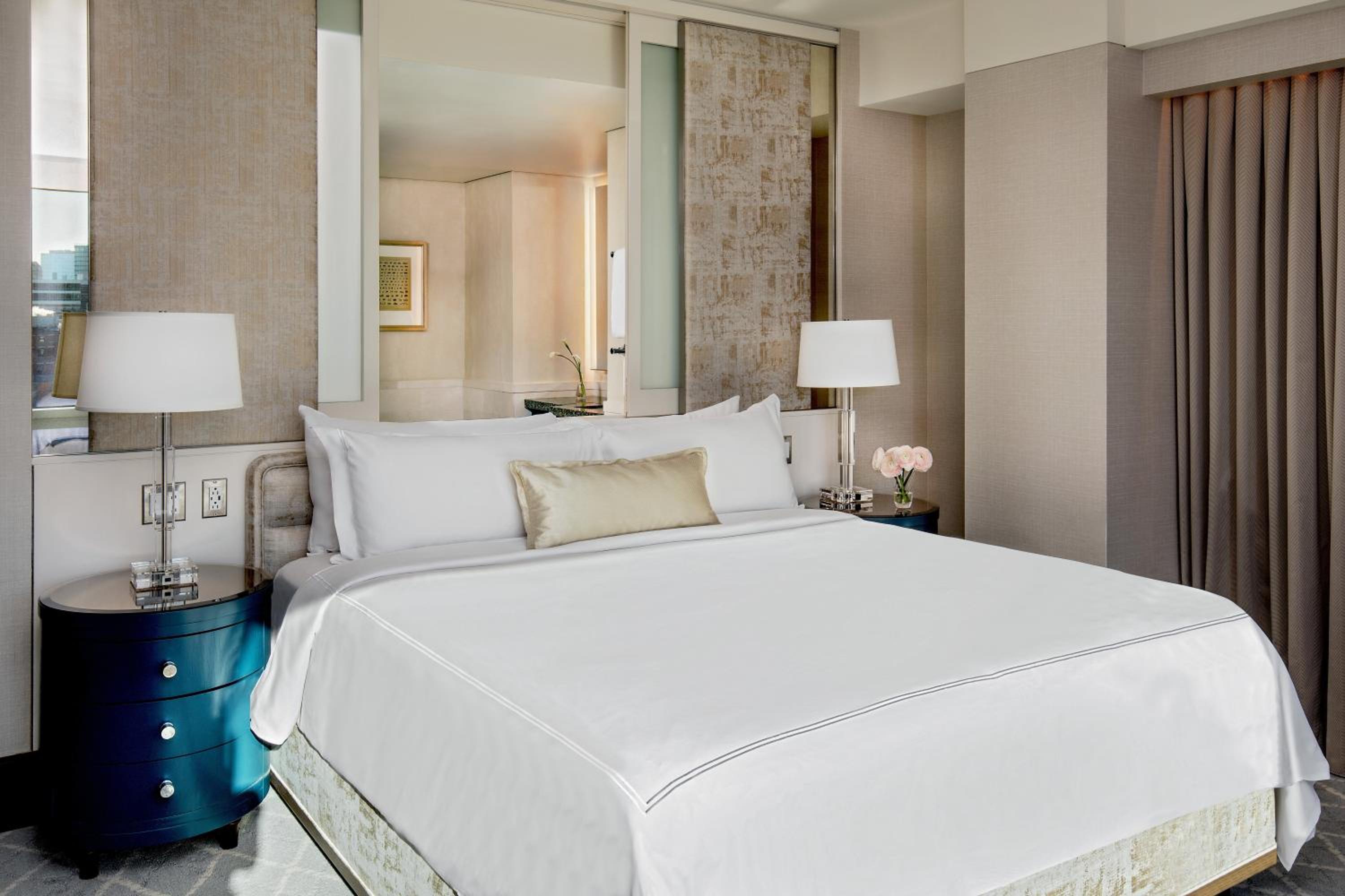 Corner King Room with Greenway View - Photo 3