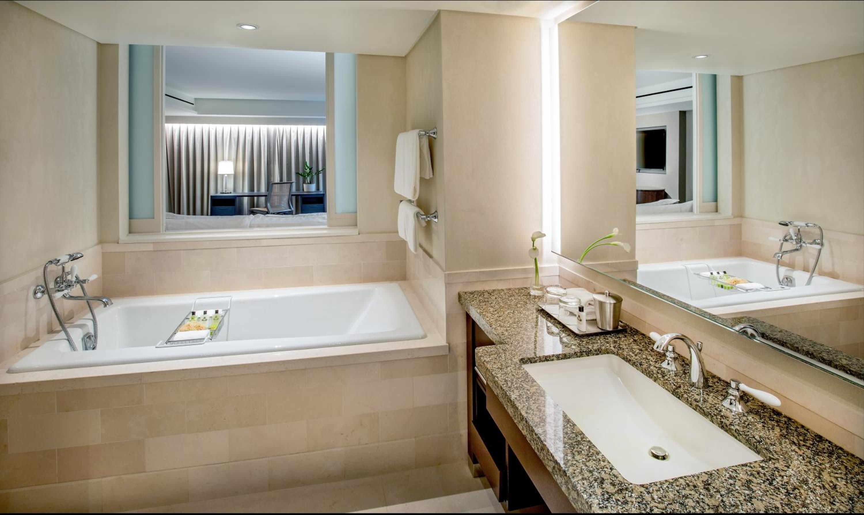 Classic King Room - Photo 6