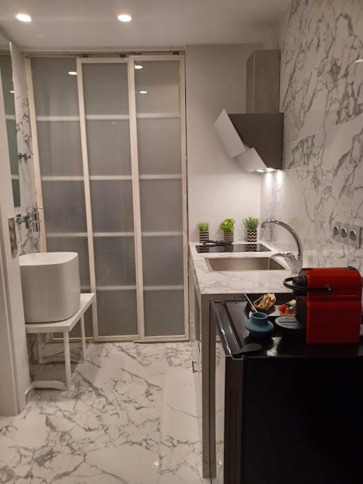 Studio Apartment - Photo 16