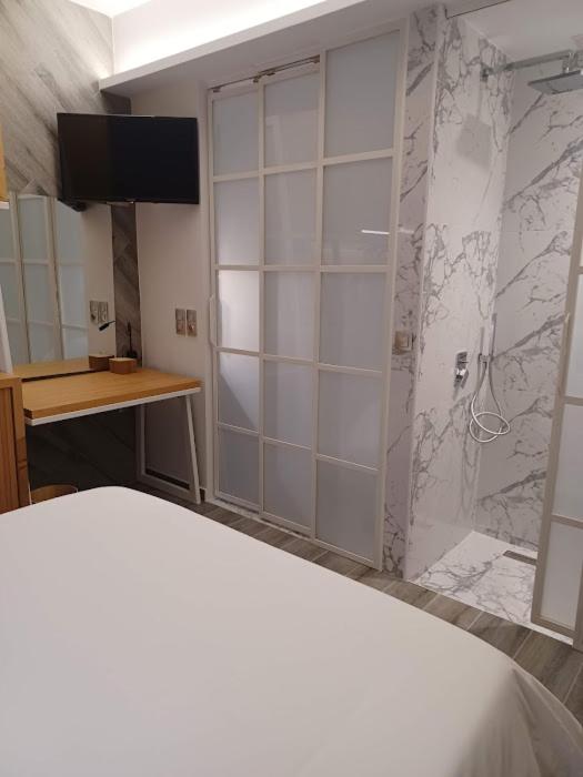 Studio Apartment - Photo 23