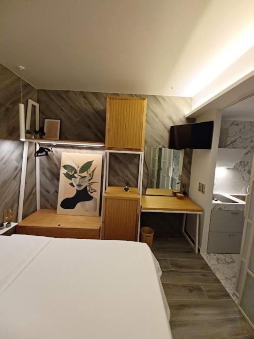 Studio Apartment - Photo 24