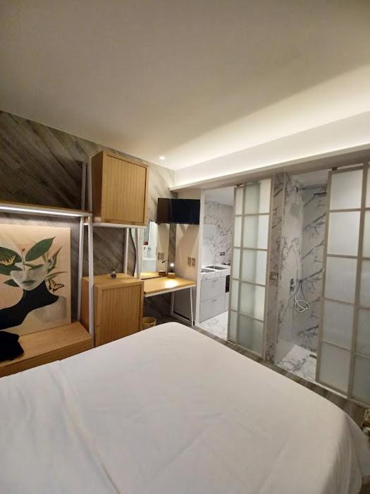 Studio Apartment - Photo 1