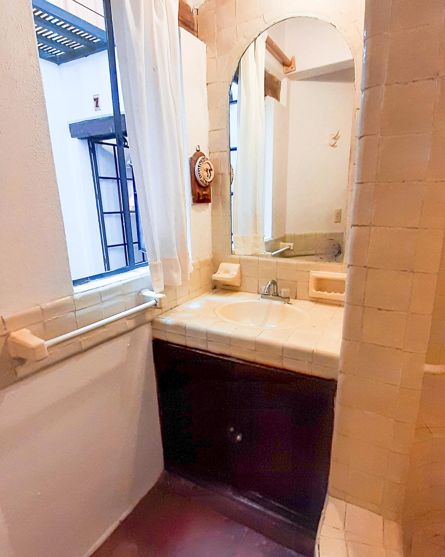 Budget Single Room - Photo 2