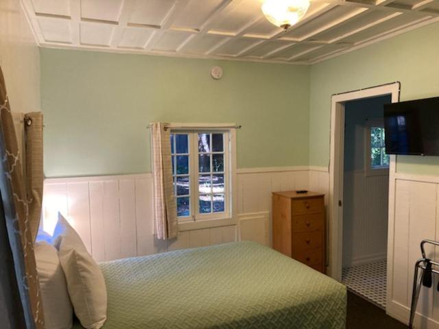One-Bedroom Bungalow (No Pets Allowed)
