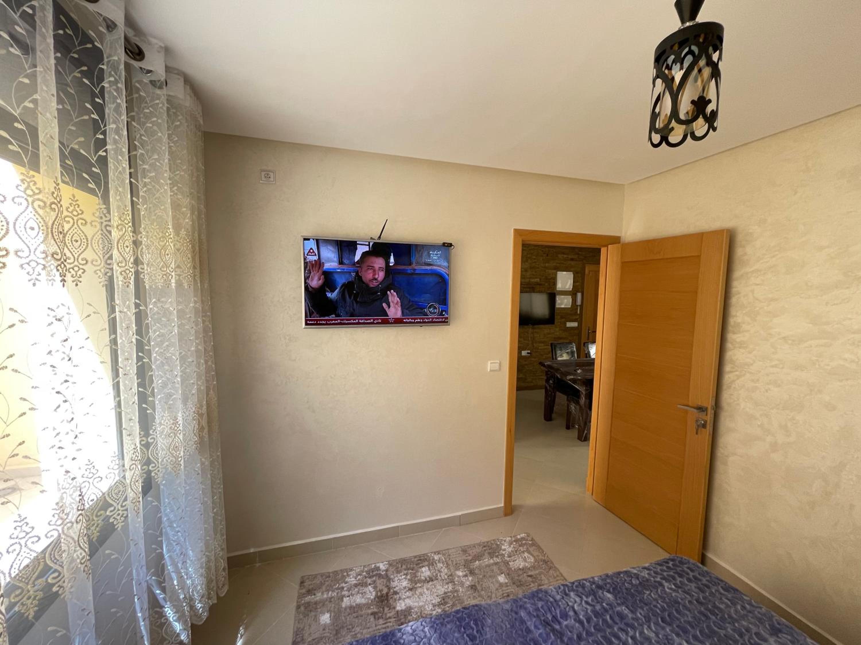 One-Bedroom Apartment - Photo 2