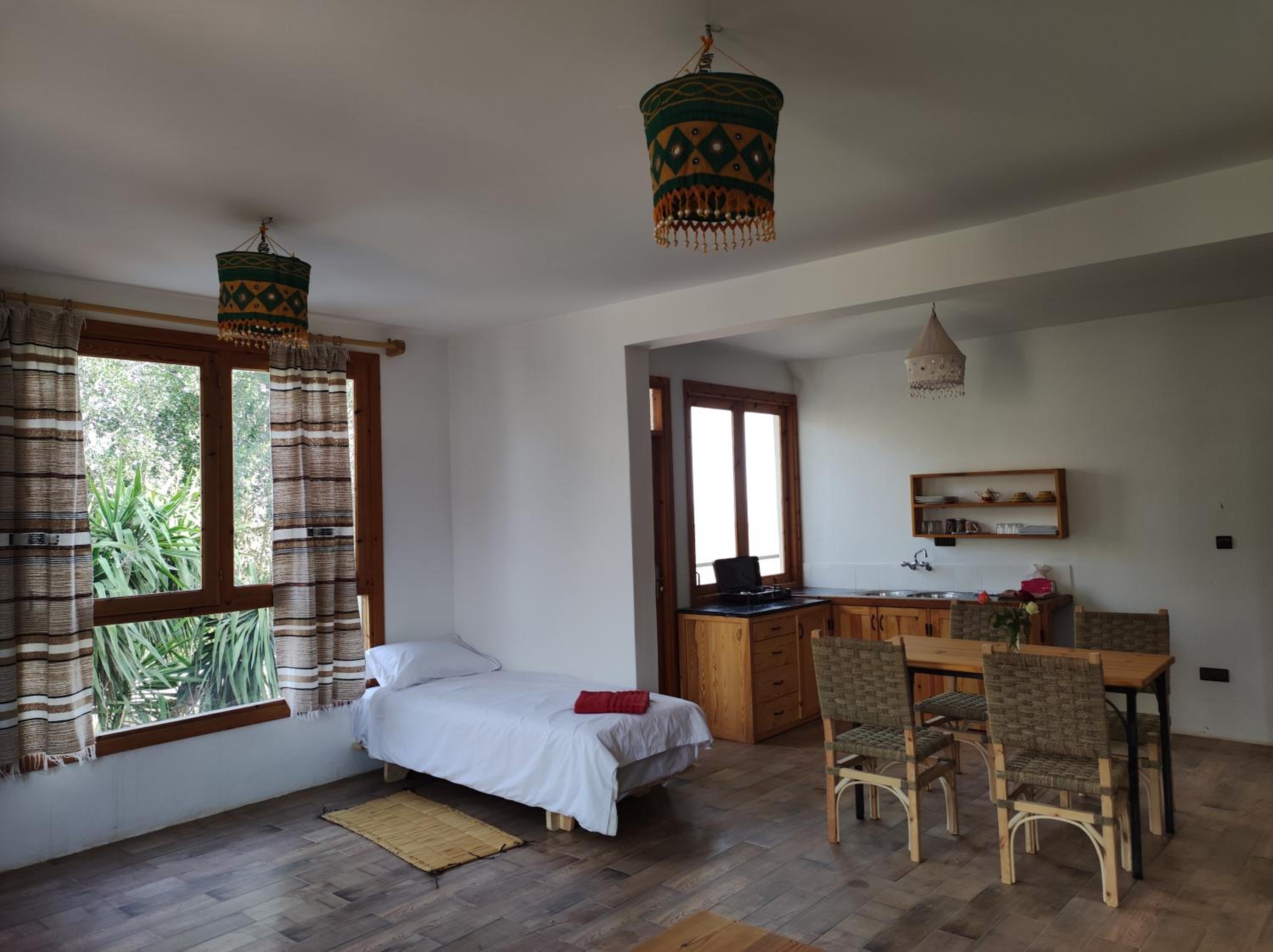 Apartment with Balcony - Photo 8