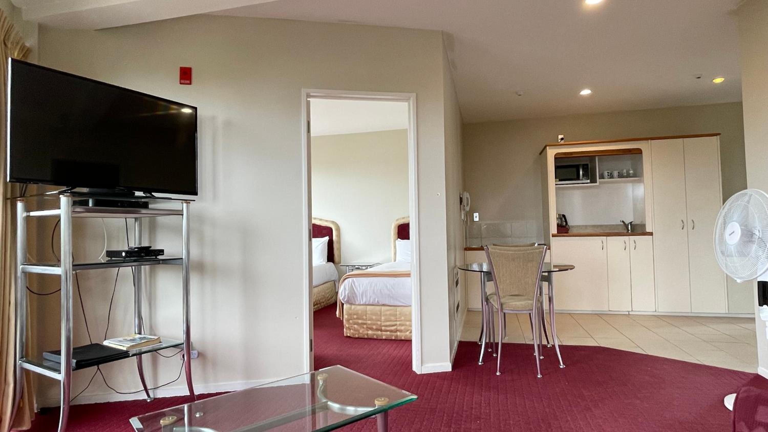 Two-Bedroom Suite - Photo 7