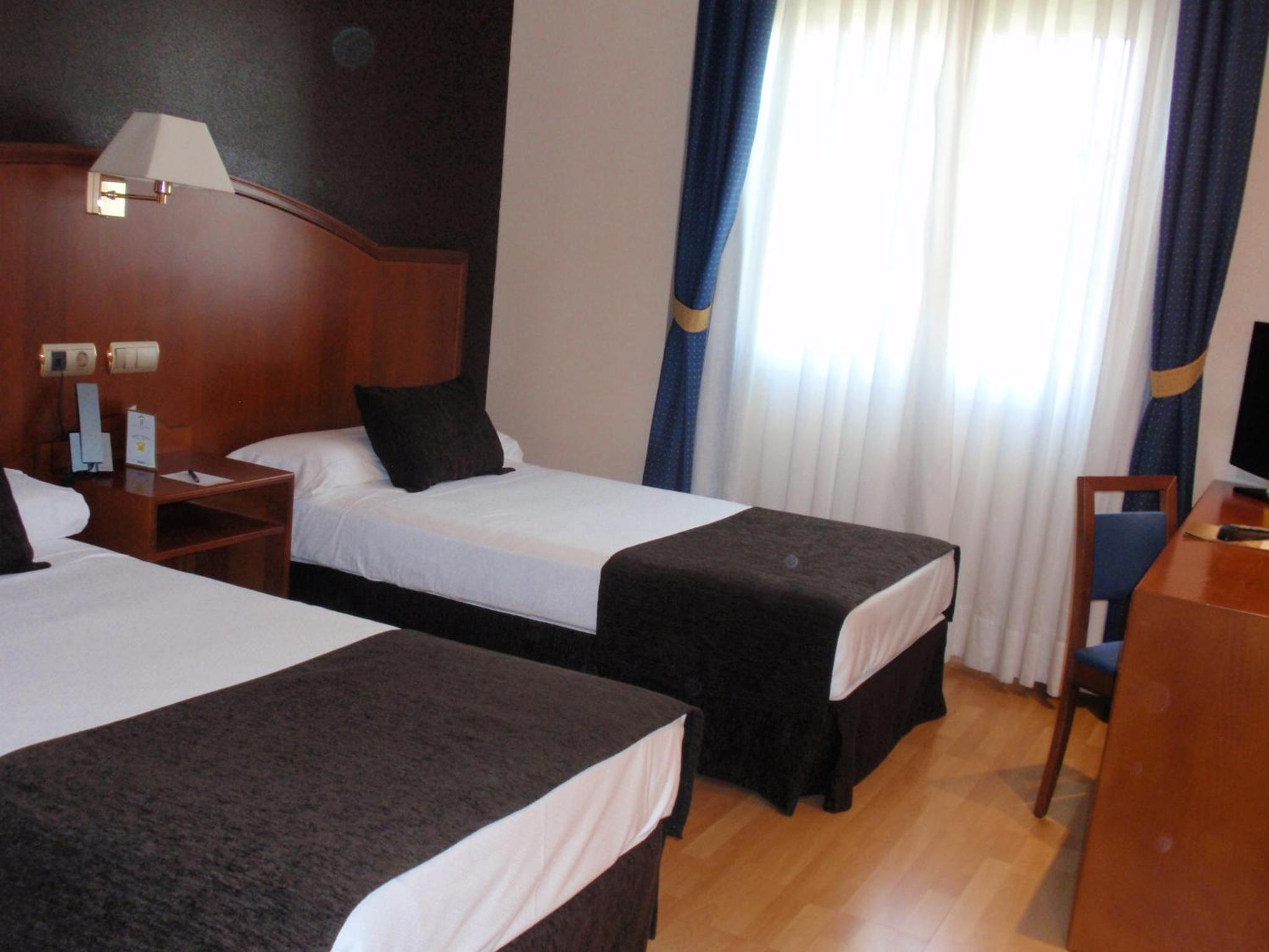 Double or Twin Room - Photo 8