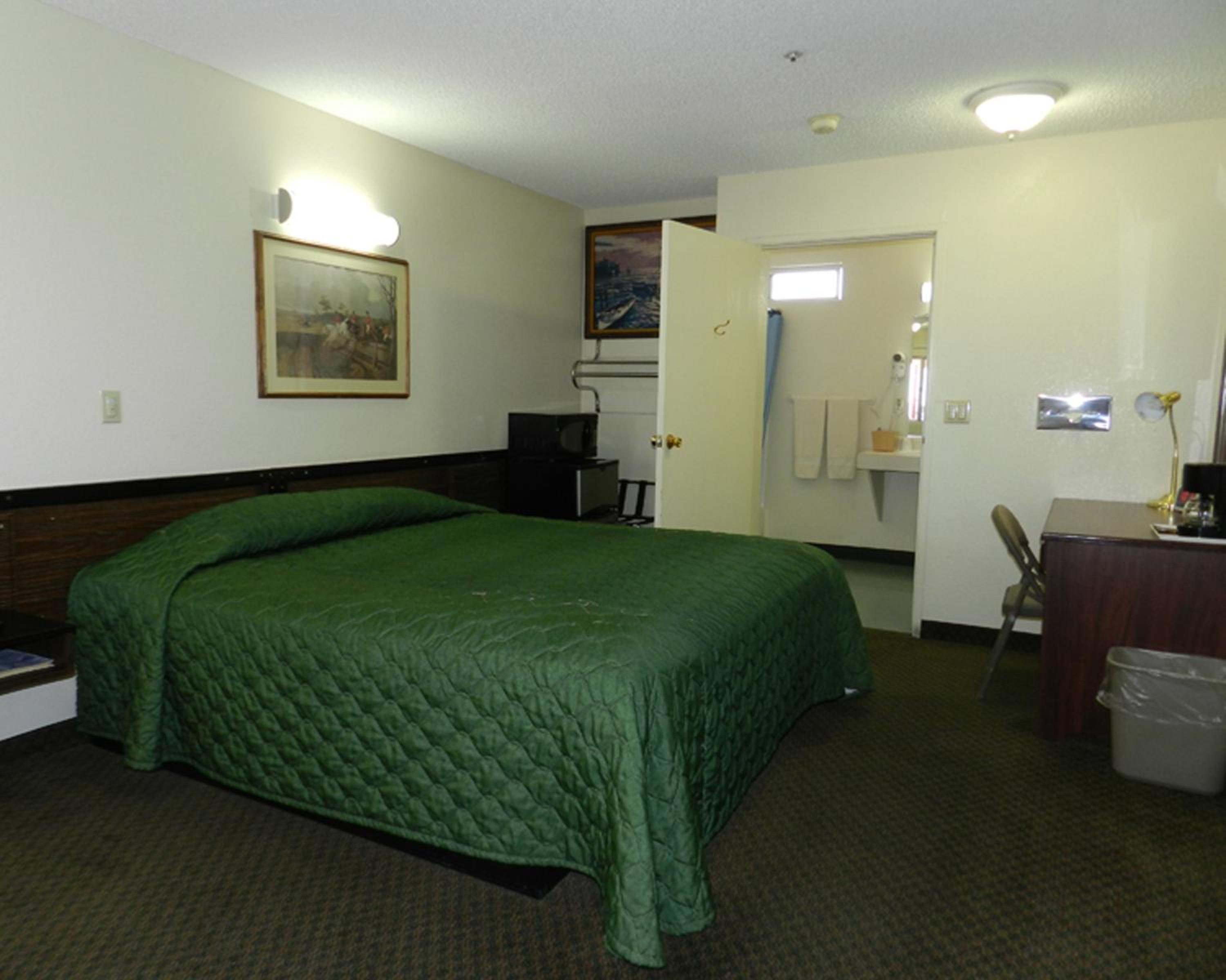 King Room - Non-Smoking photo 1