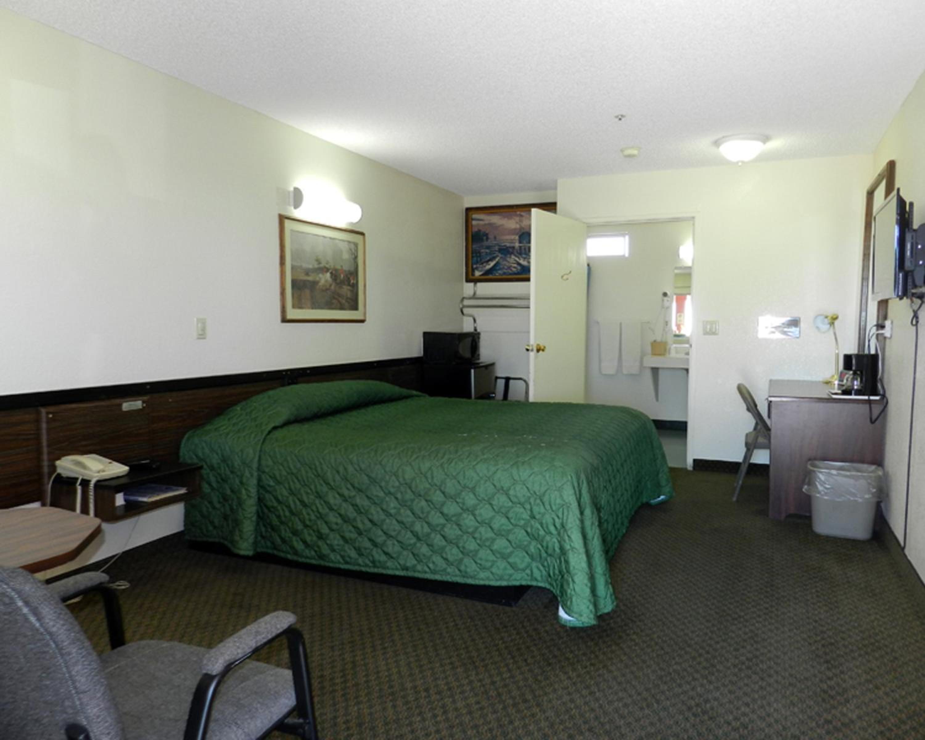 King Room - Non-Smoking photo 3