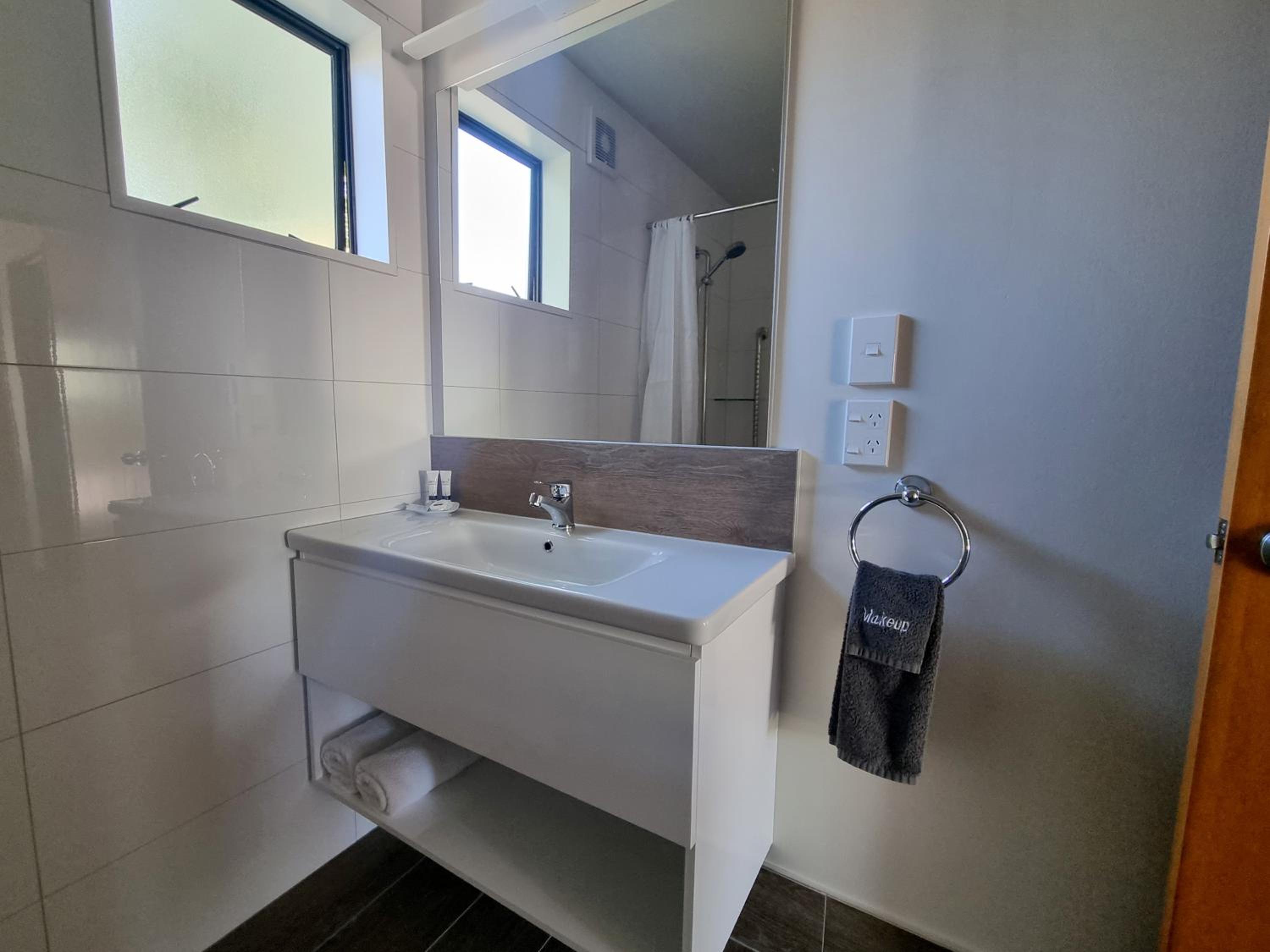 Two-Bedroom Apartment with Accessible Shower - Photo 4