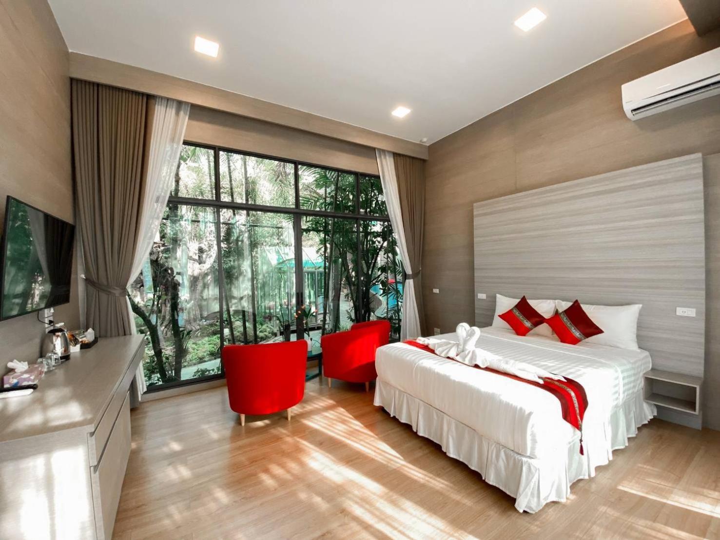 Deluxe Double or Twin Room - Photo 10