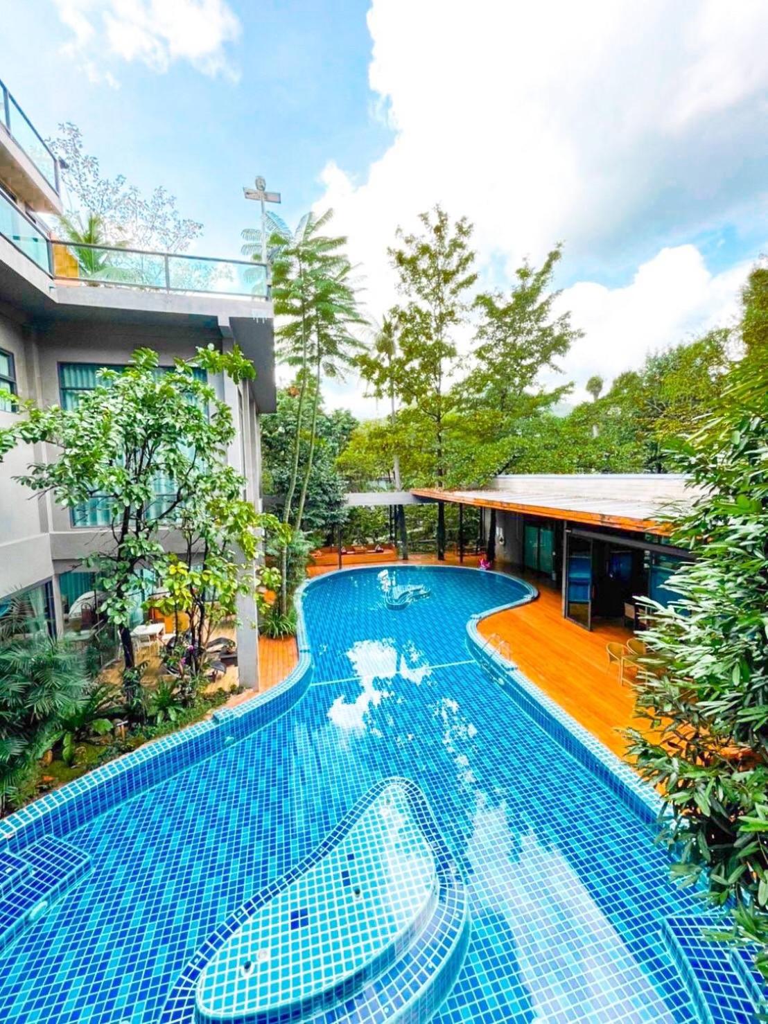Deluxe Double Room with Pool Access - Photo 19
