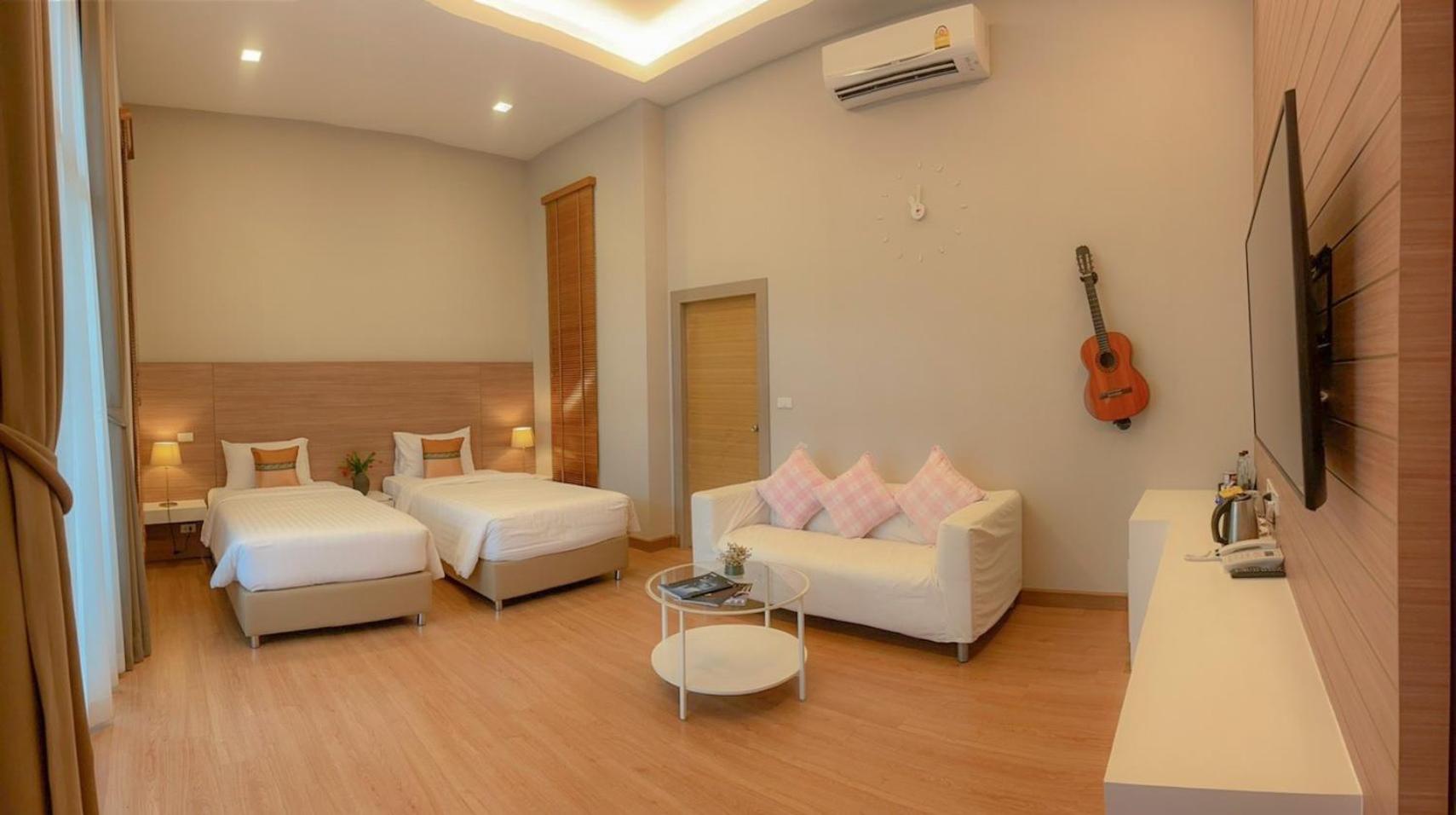 Deluxe Double Room with Pool Access - Photo 21