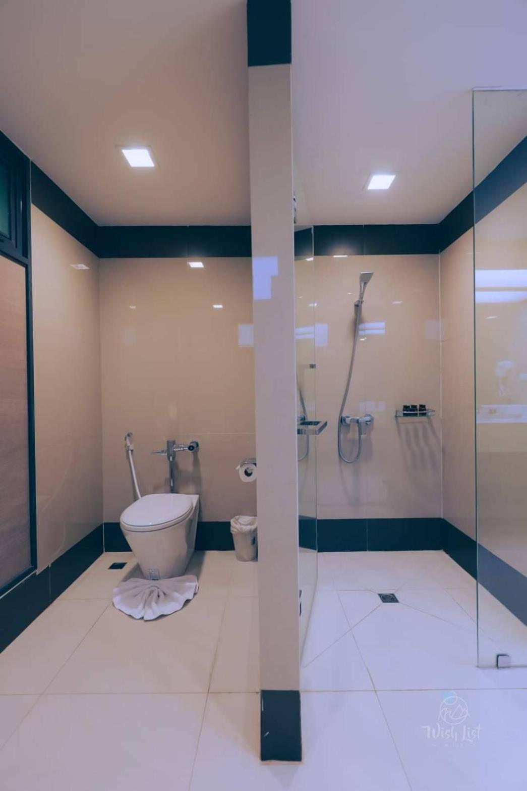 Deluxe Double Room with Pool Access - Photo 22
