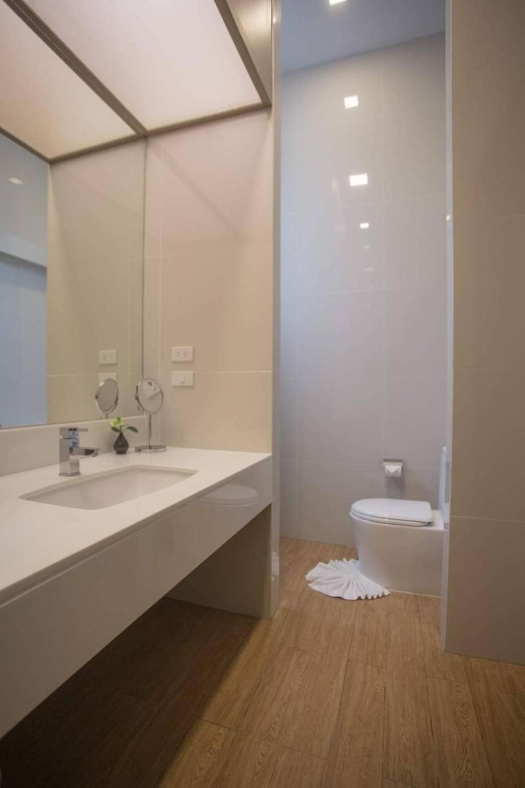 Deluxe Double Room with Pool Access - Photo 23
