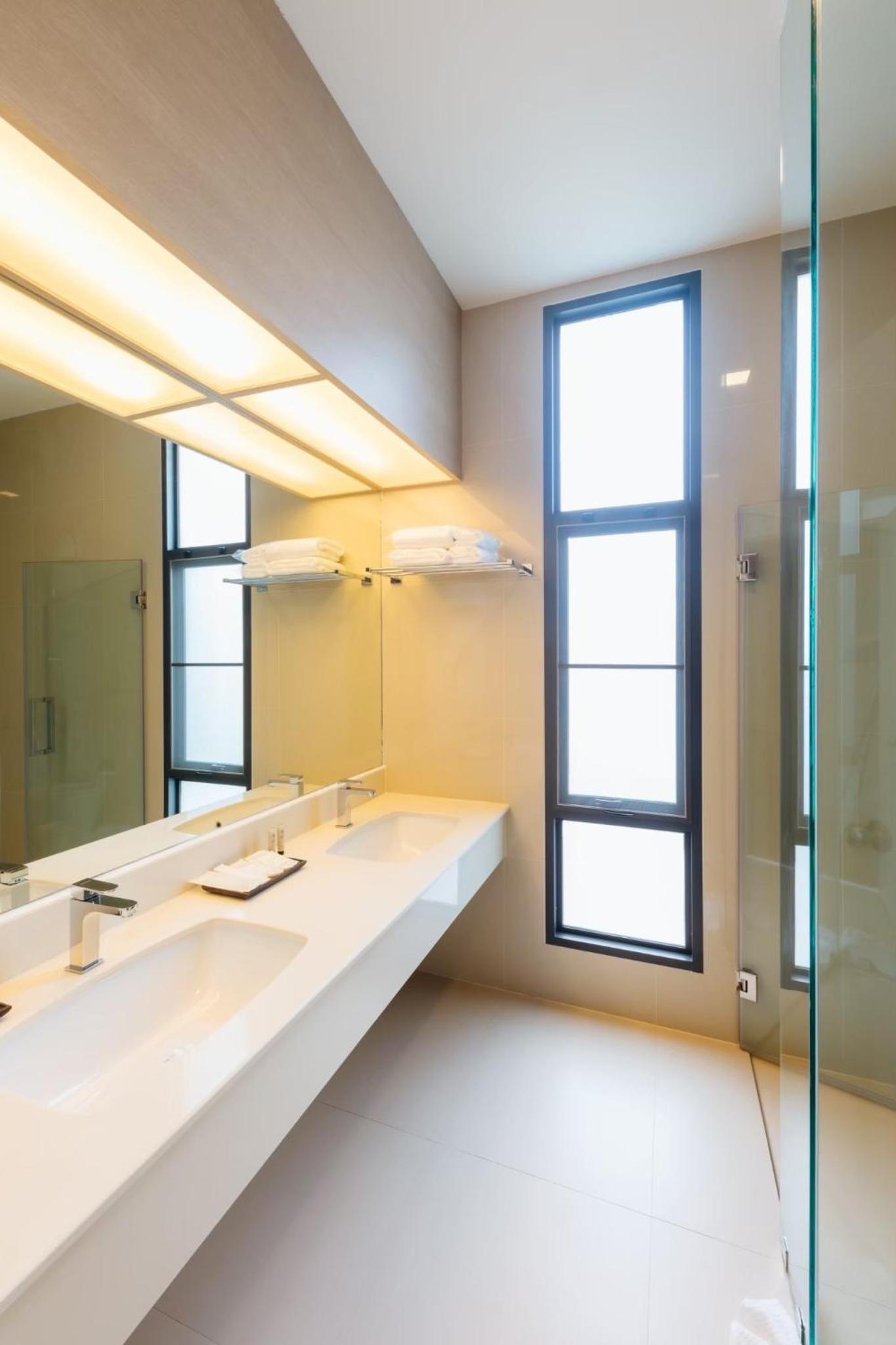 Deluxe Double or Twin Room - Photo 12