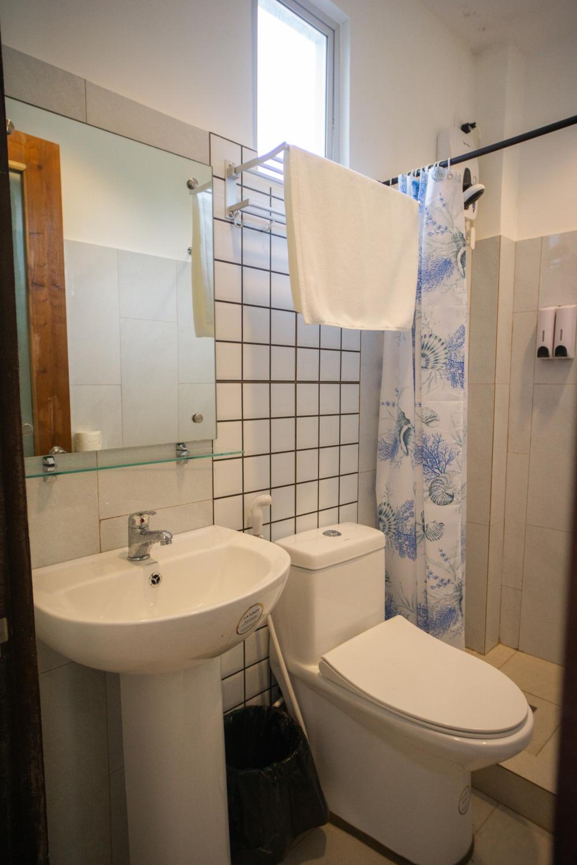 Standard Queen Room - Photo 4