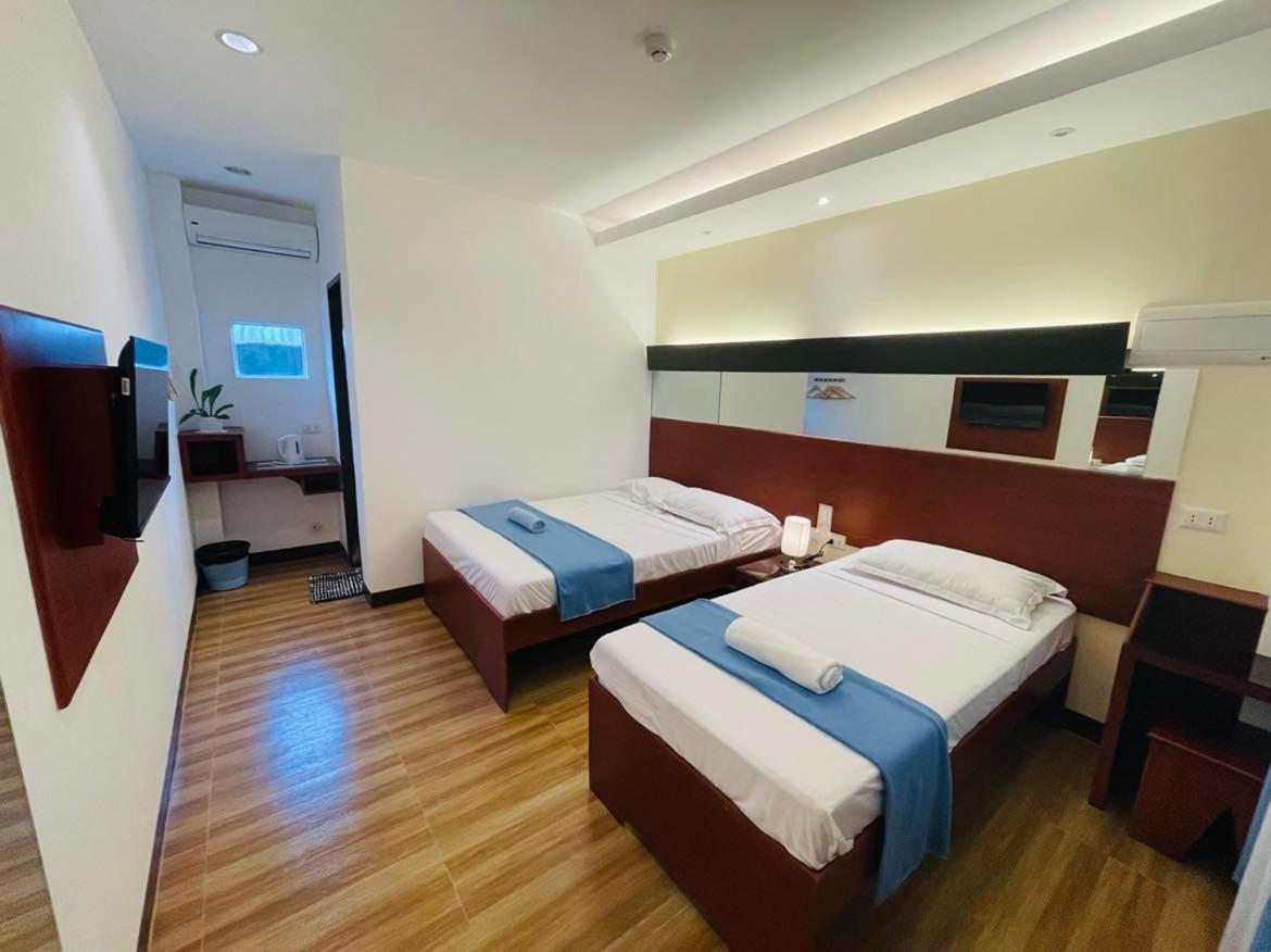 Double or Twin Room with Private Bathroom - Photo 3