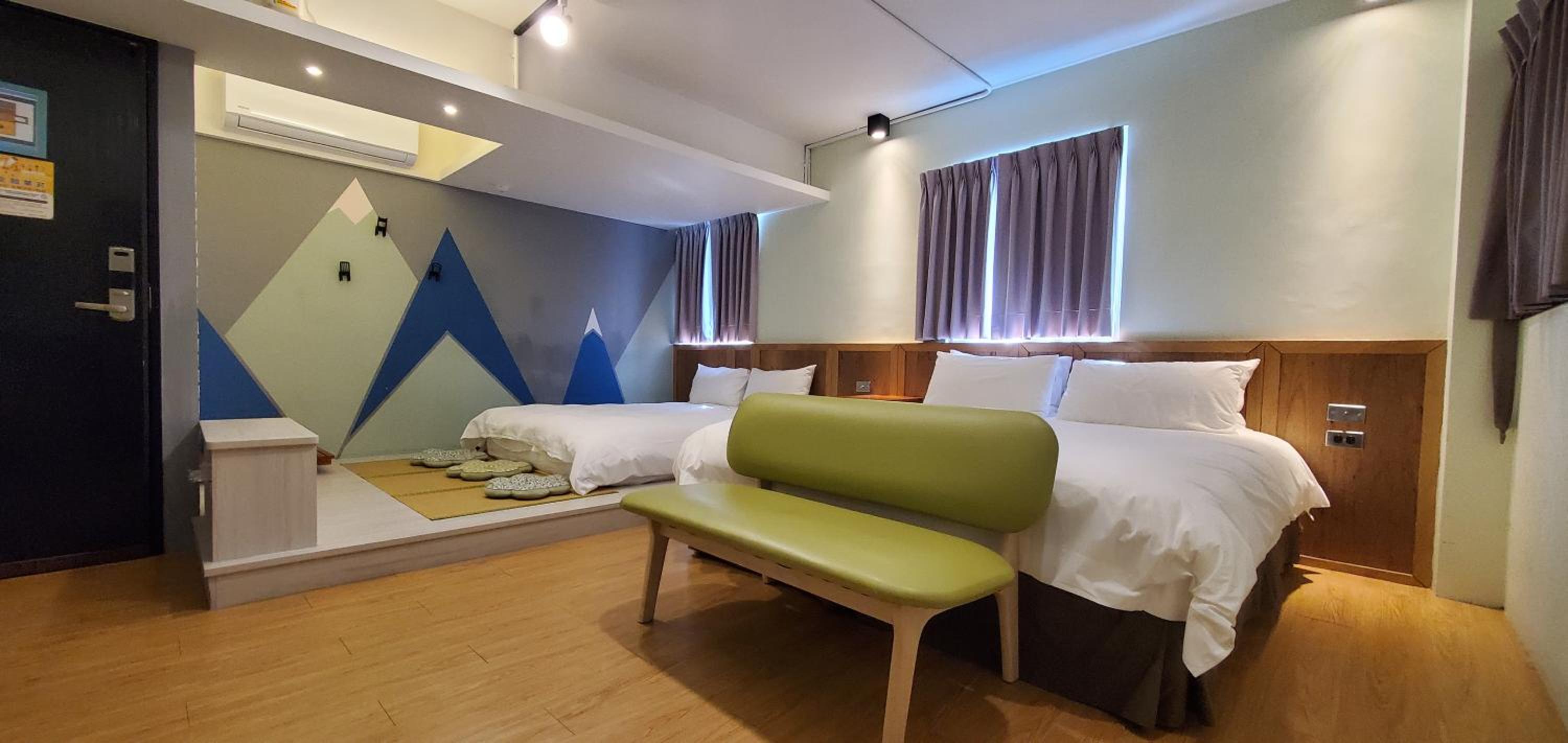 Standard Quadruple Room, photo 7